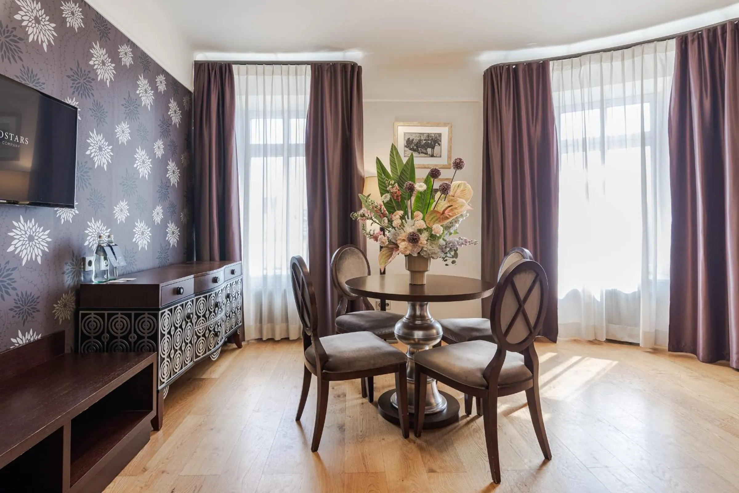 Photo of the whole room in Eurostars Metropole