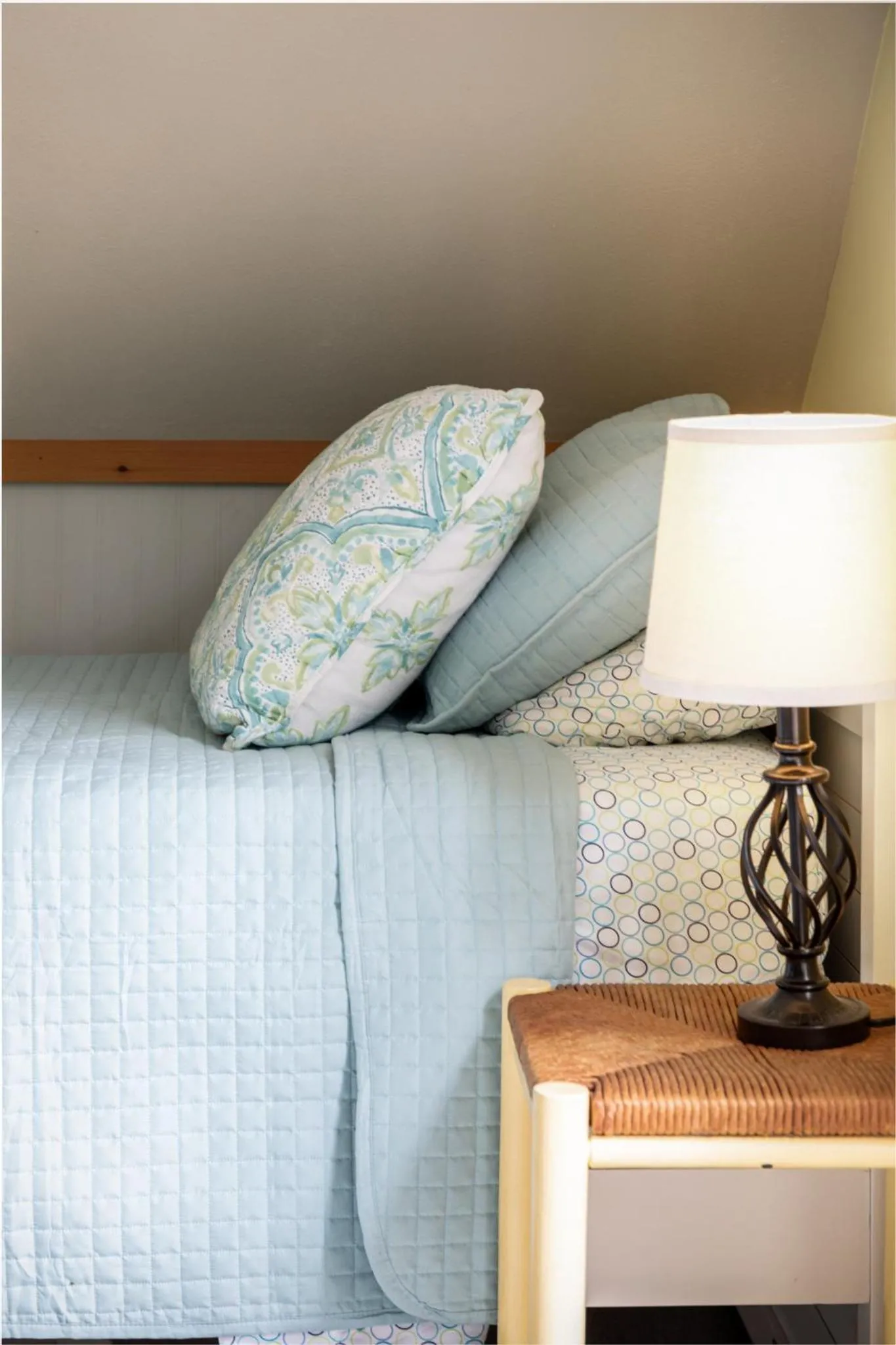 Bed in The Cottonwood Inn B&B