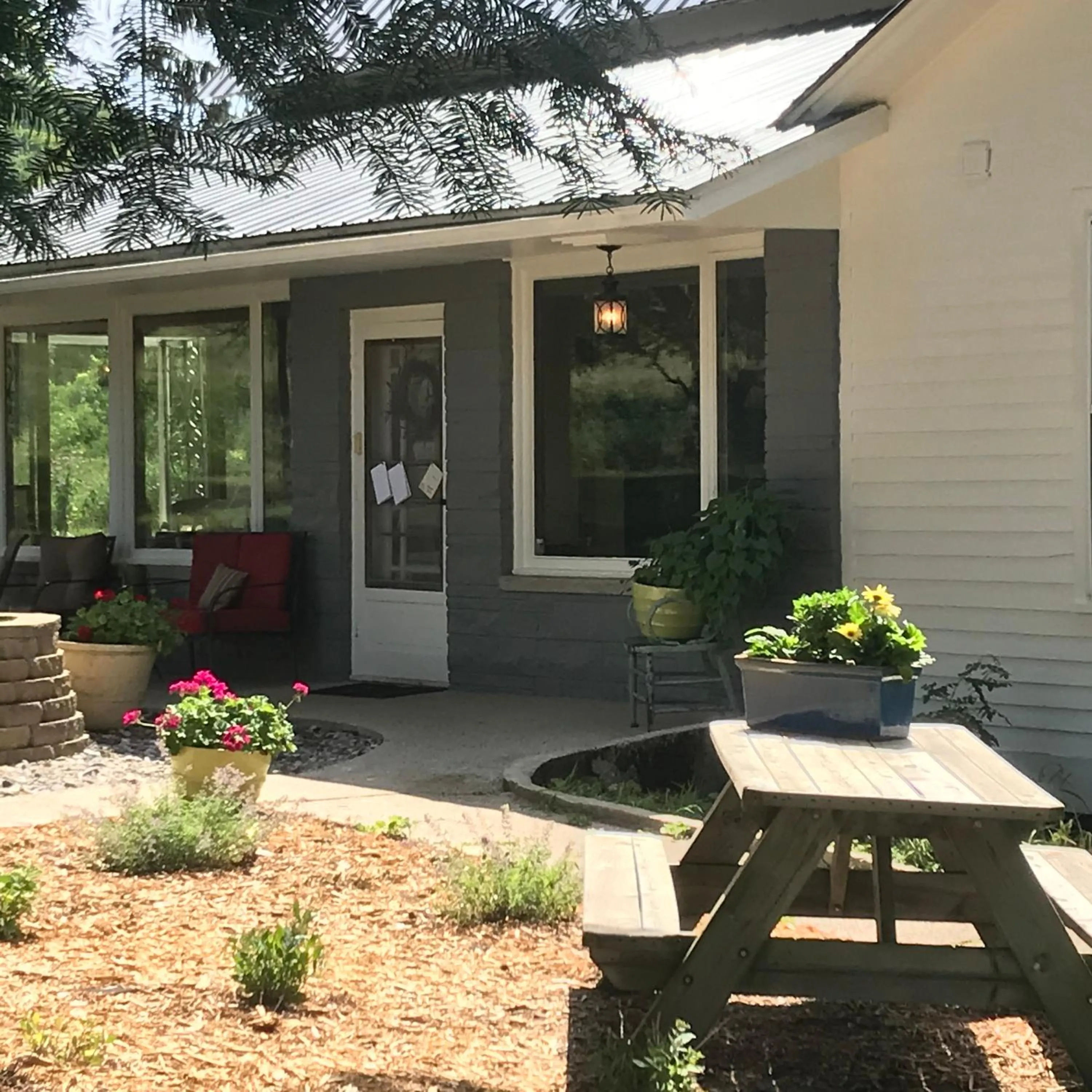 Property building in The Cottonwood Inn B&B