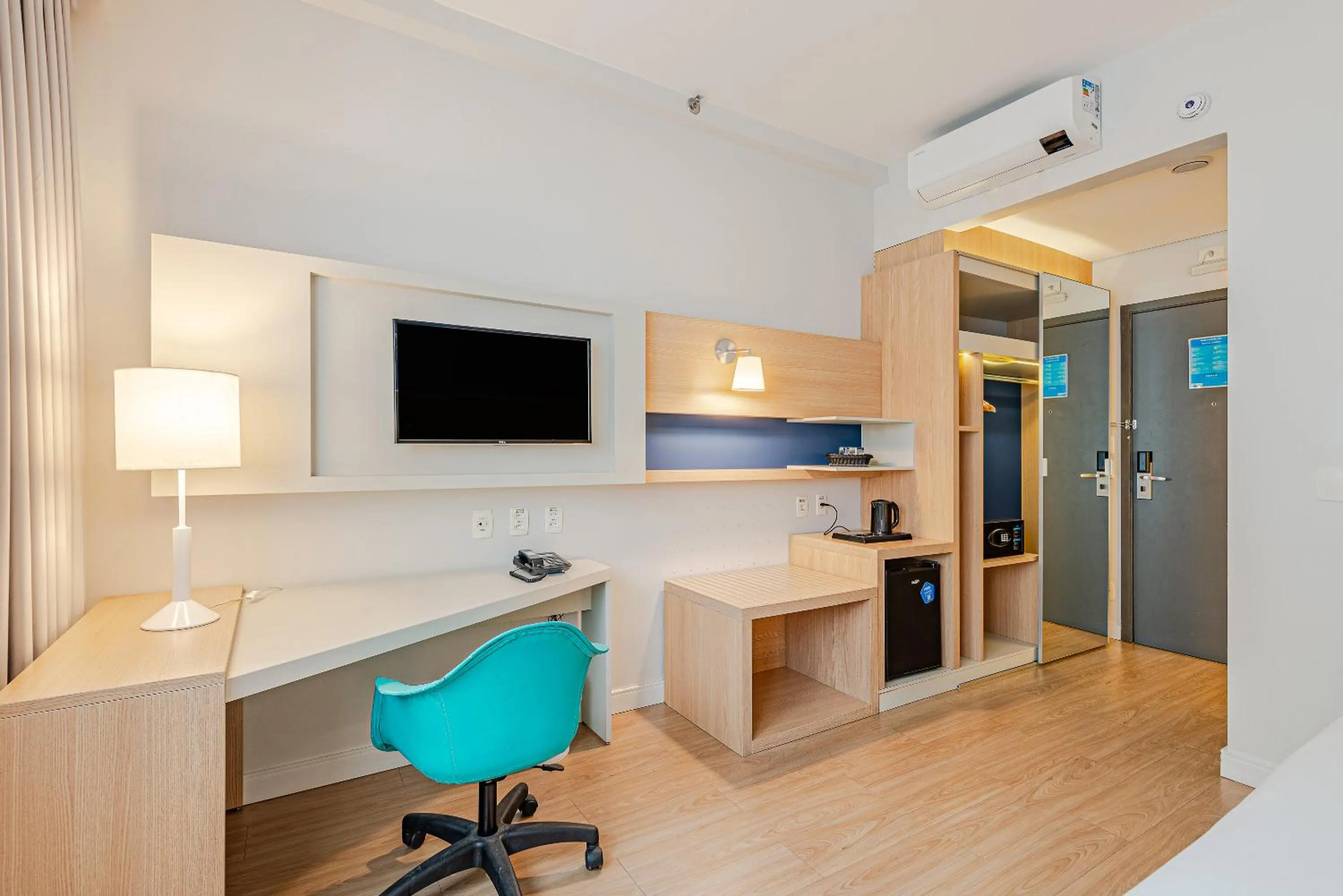 TV and multimedia in Roomo Transamerica Santos Gonzaga