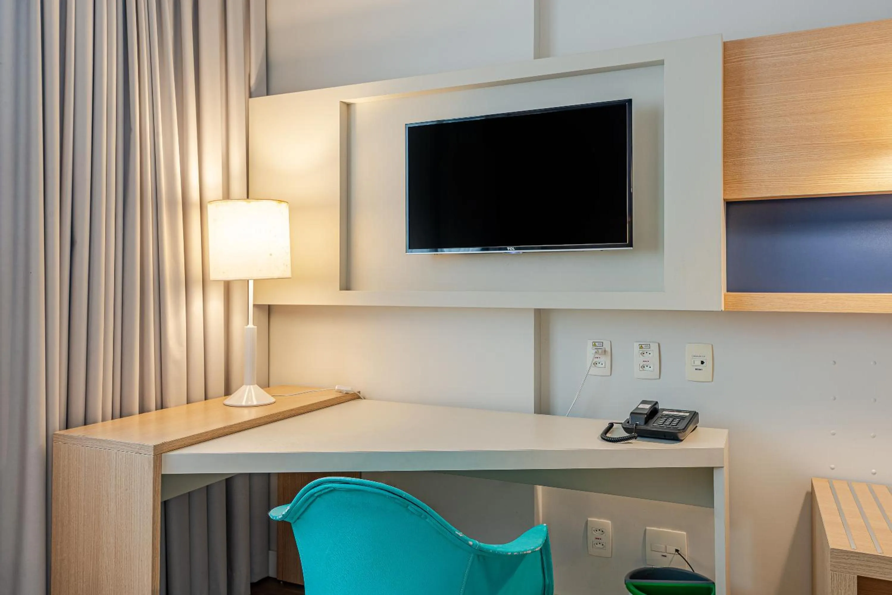 TV and multimedia in Roomo Transamerica Santos Gonzaga