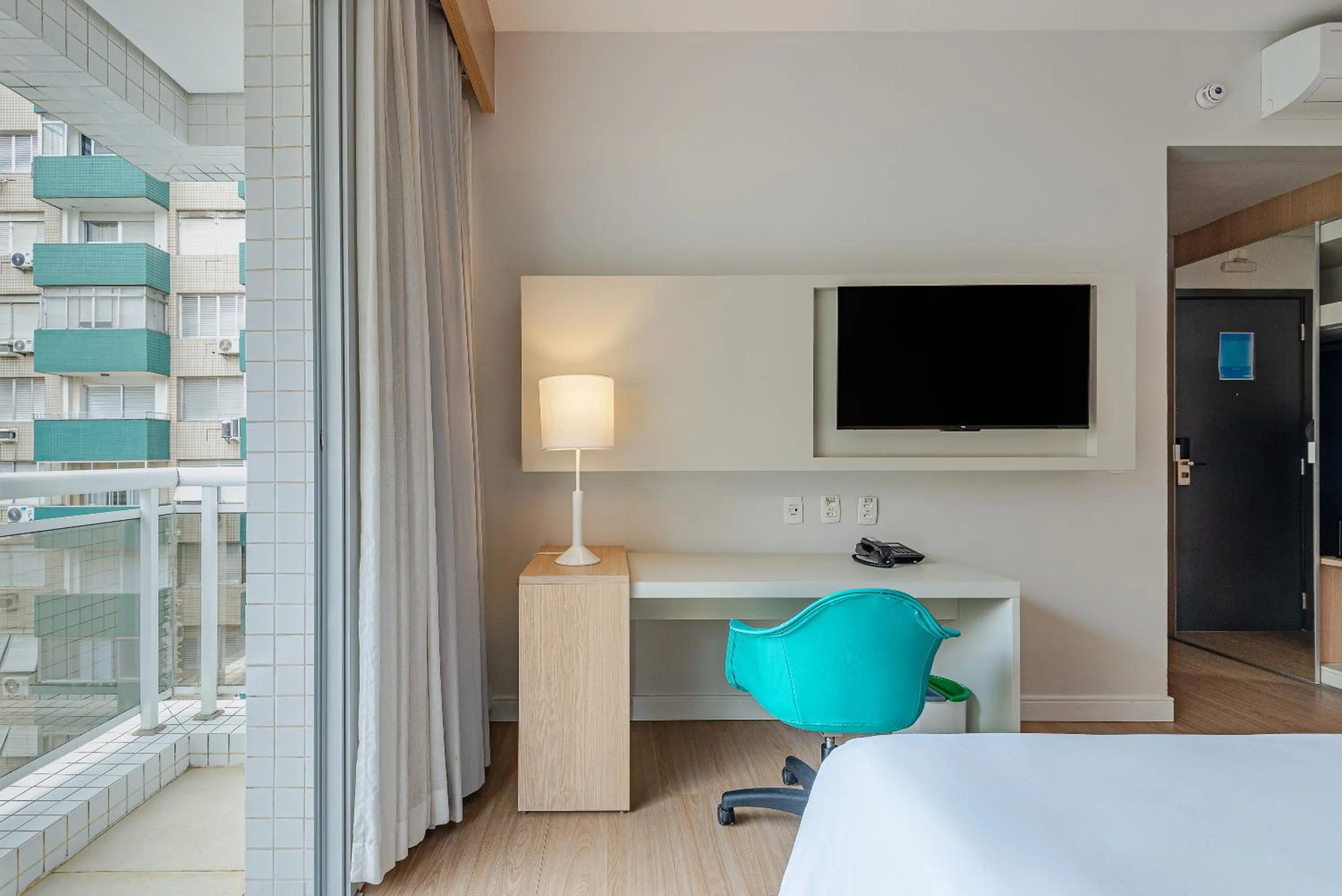 TV and multimedia, Bed in Roomo Transamerica Santos Gonzaga