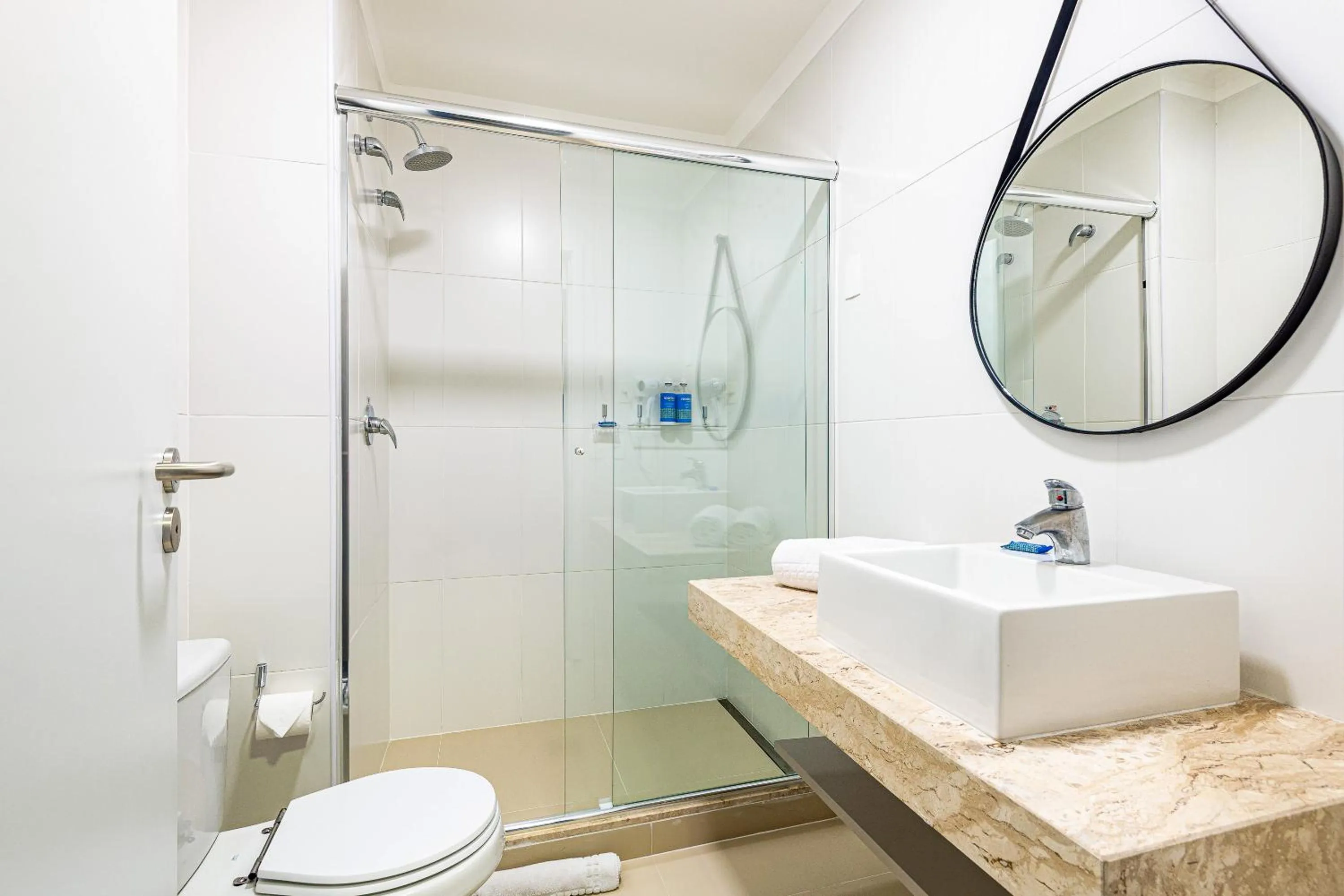 Bathroom in Roomo Transamerica Santos Gonzaga