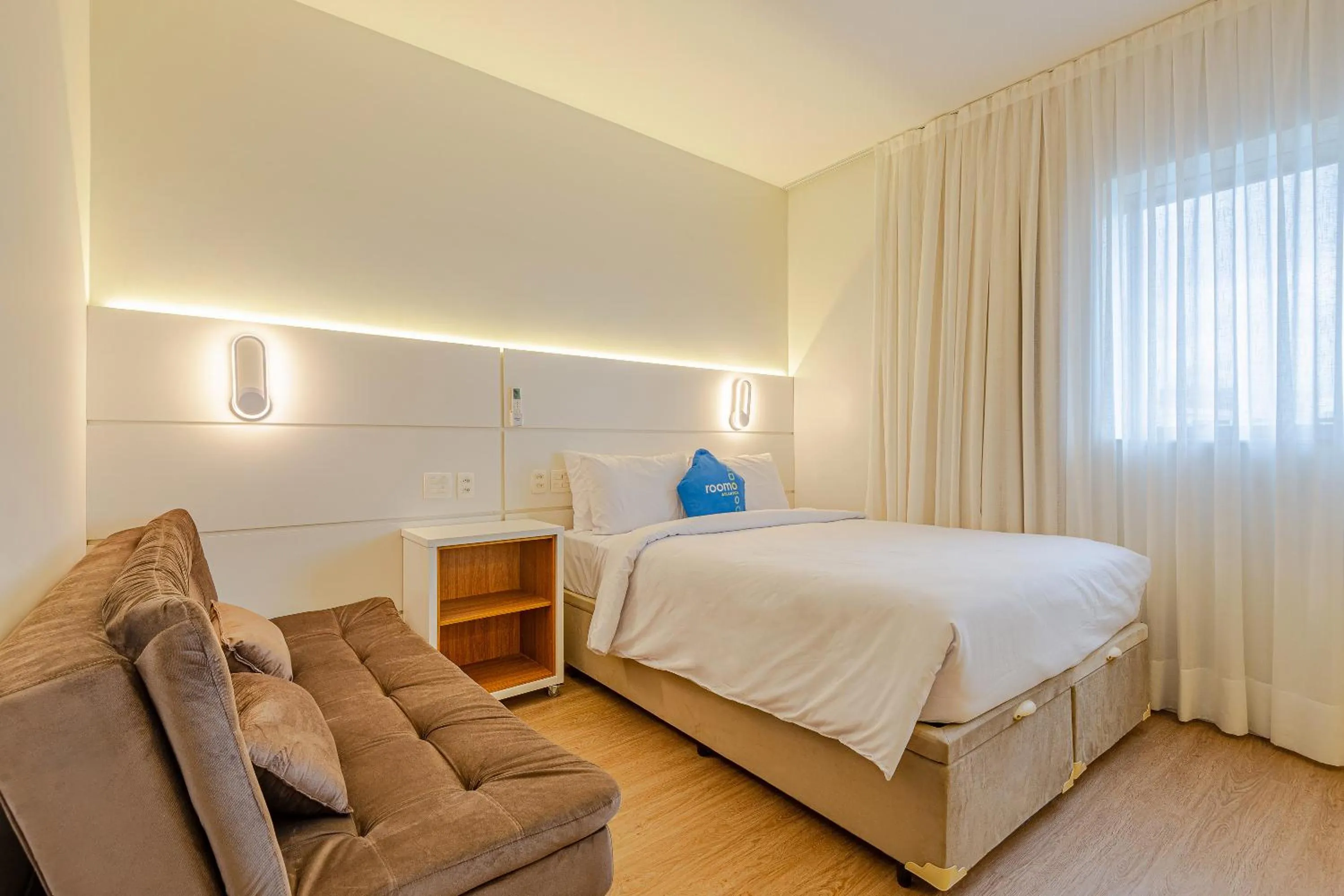 Photo of the whole room, Bed in Roomo Transamerica Santos Gonzaga