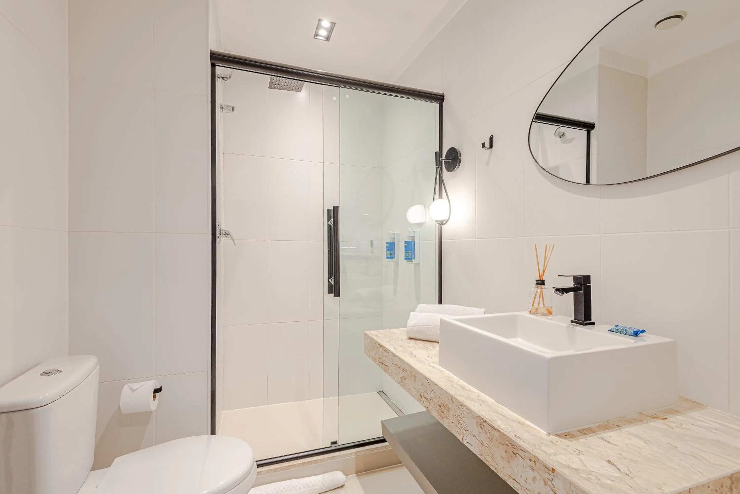 Bathroom in Roomo Transamerica Santos Gonzaga