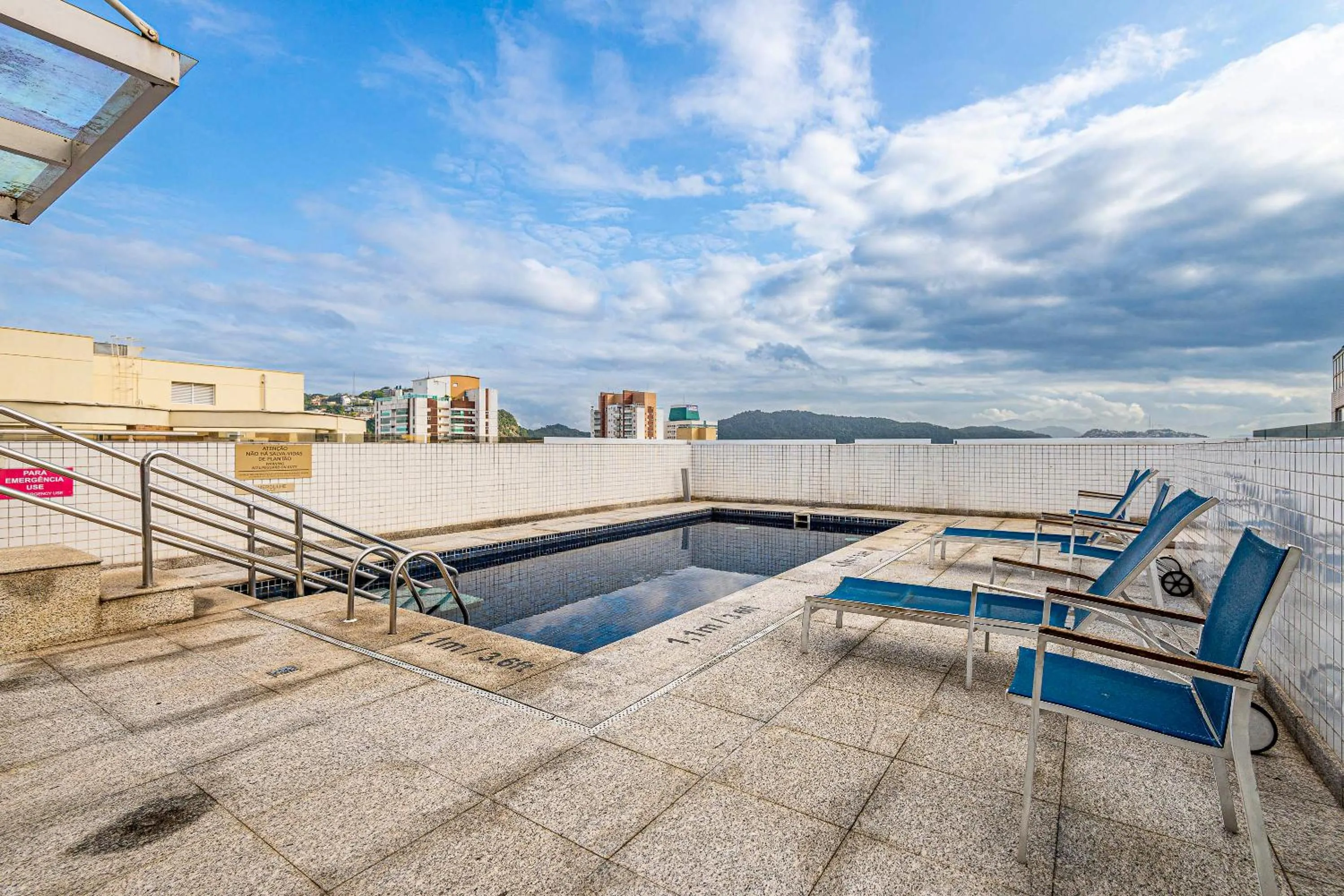 Swimming pool in Roomo Transamerica Santos Gonzaga