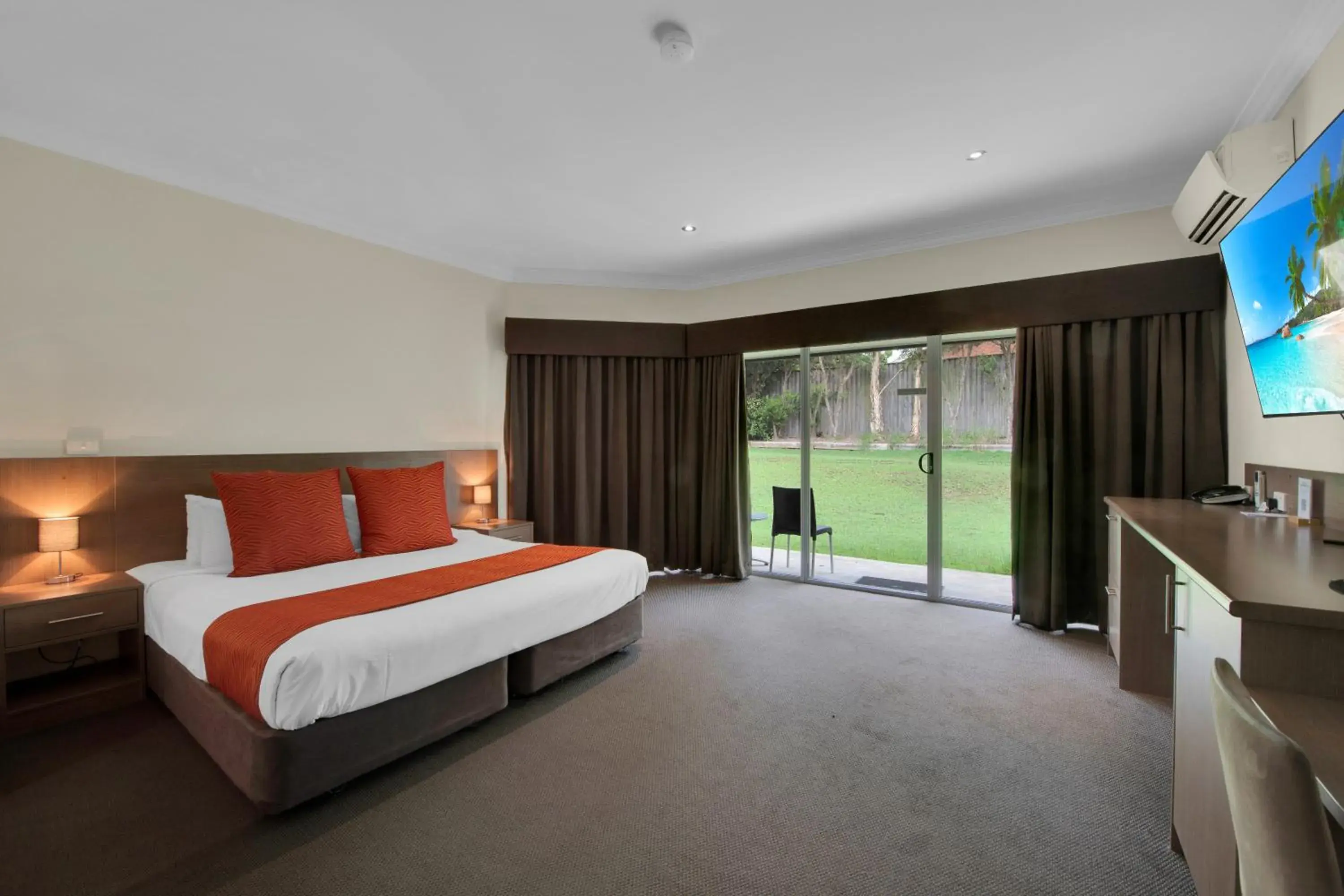 Bedroom, Bed in Hunter Gateway Motel Bedroom, Bed in Hunter Gateway Motel