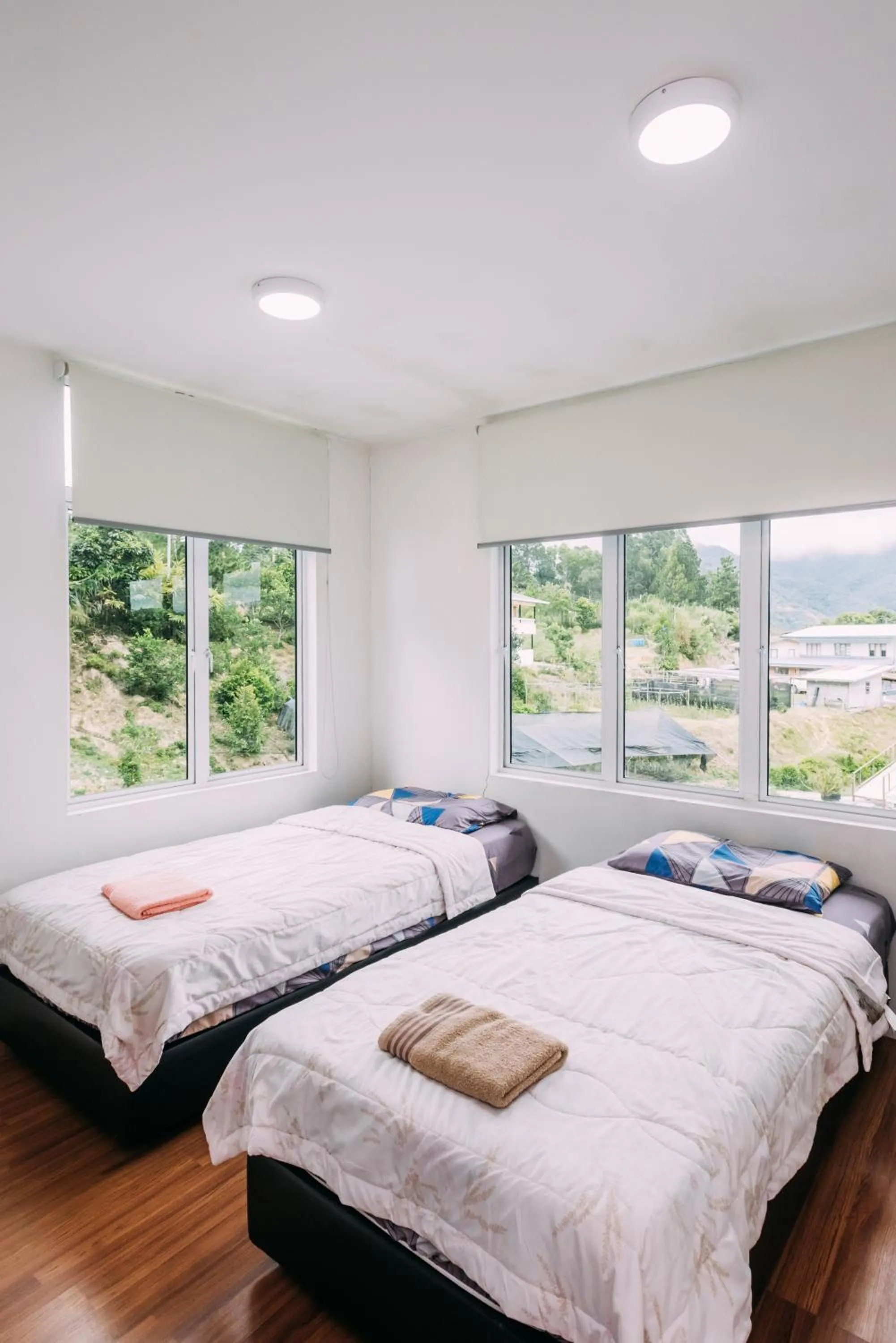 Deluxe Twin Room with Mountain View in Amazing Grace Lodge