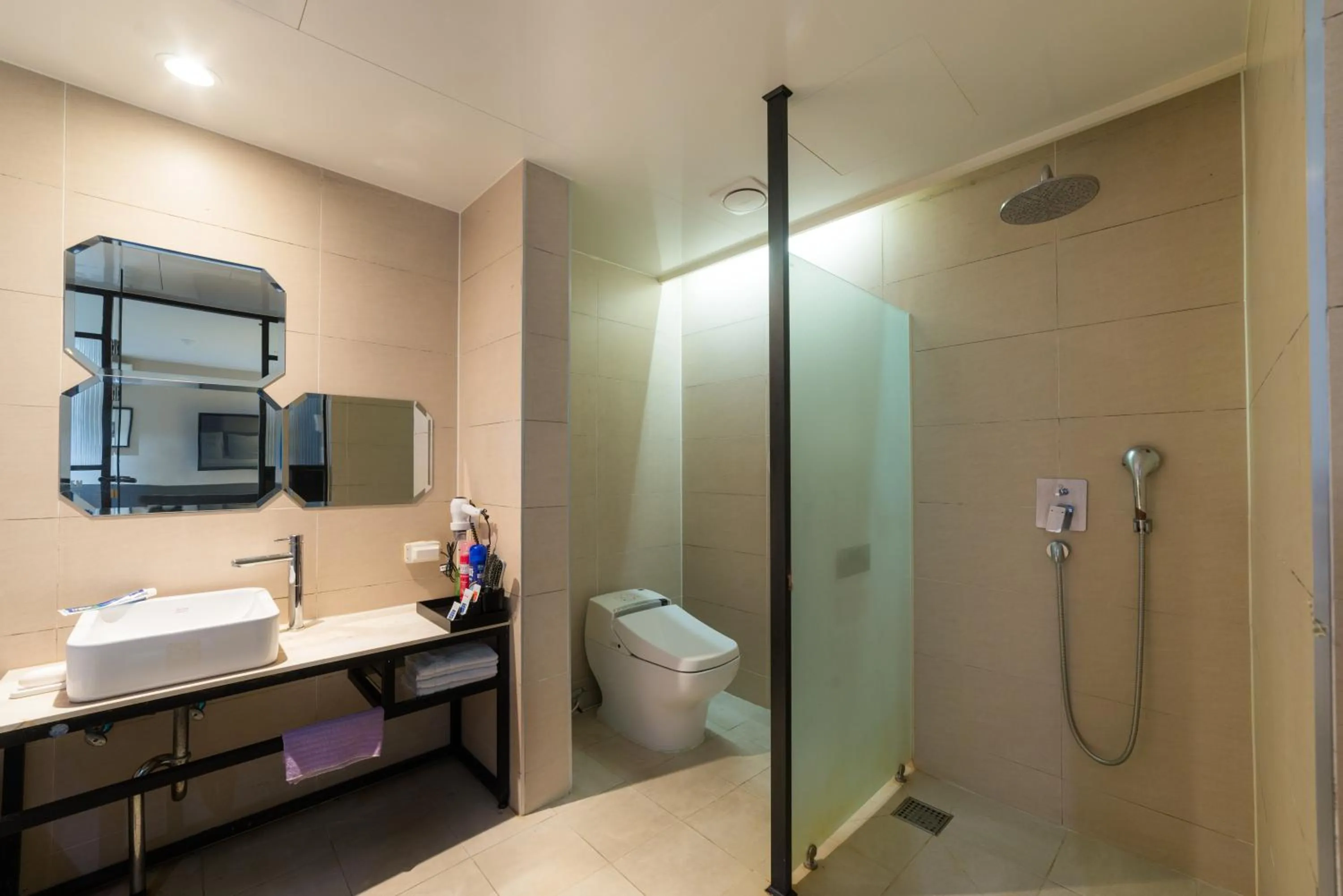 Shower in 2 Heaven Hotel Songdo