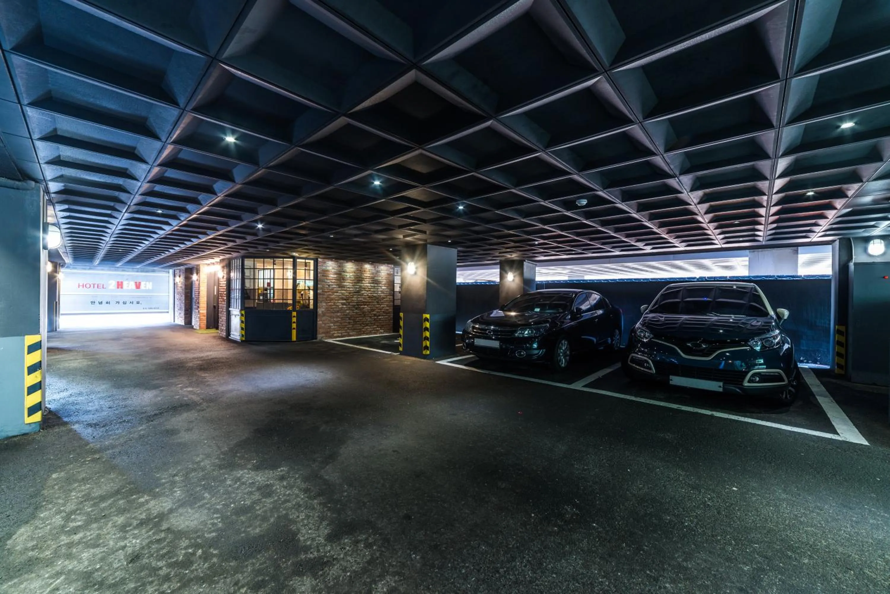Parking in 2 Heaven Hotel Songdo