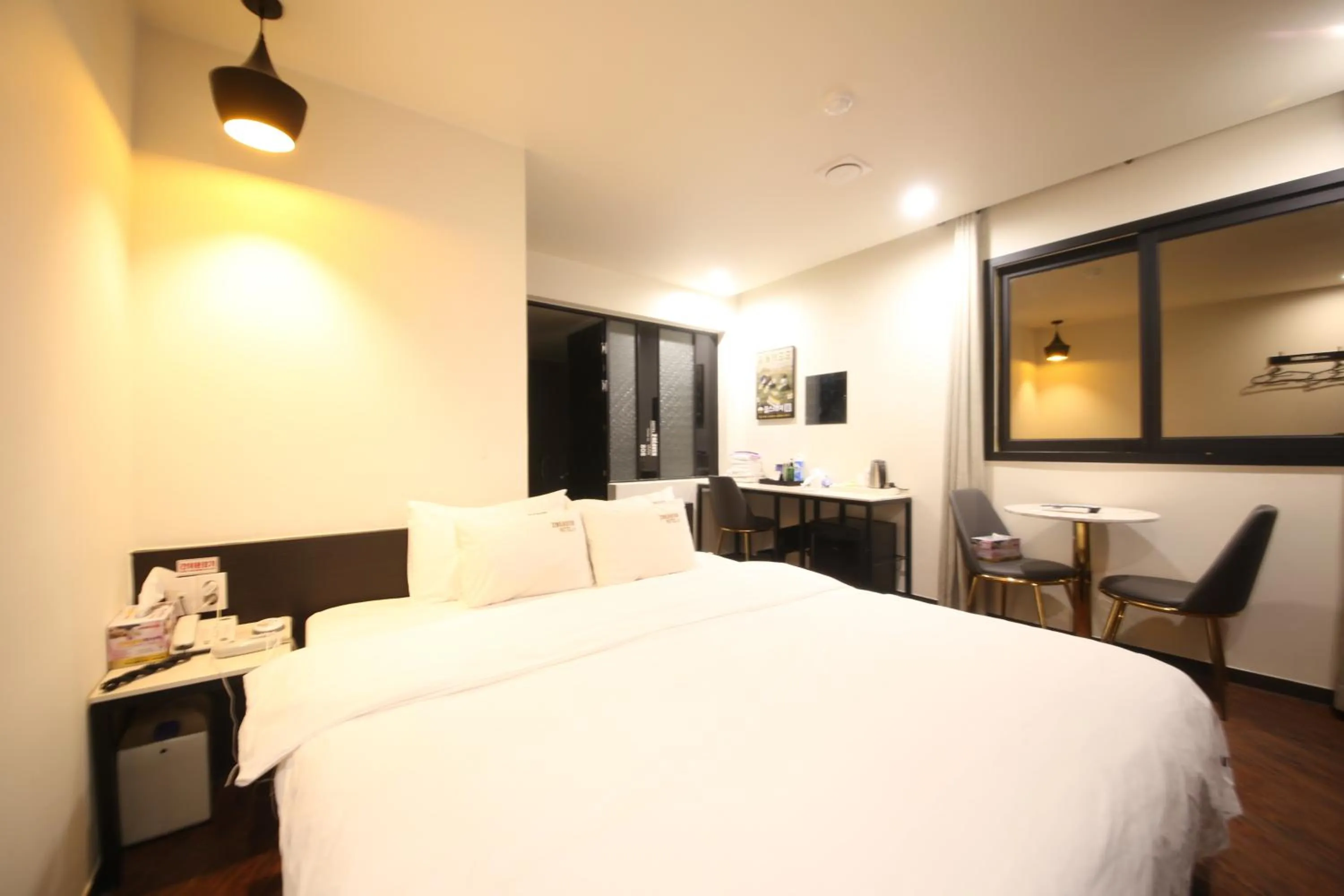 Bed in 2 Heaven Hotel Songdo