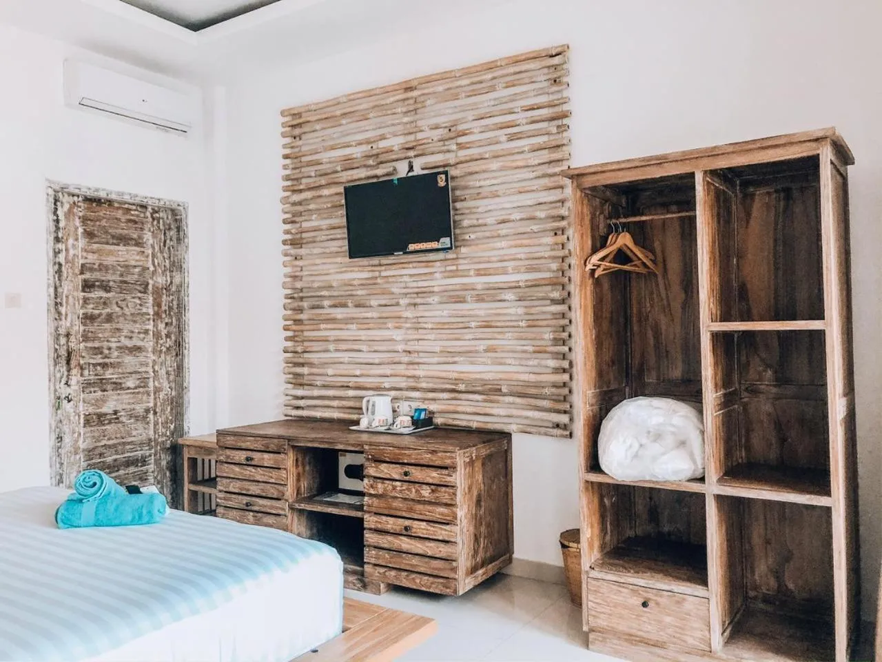 Bed in The 5 Brothers Hotel