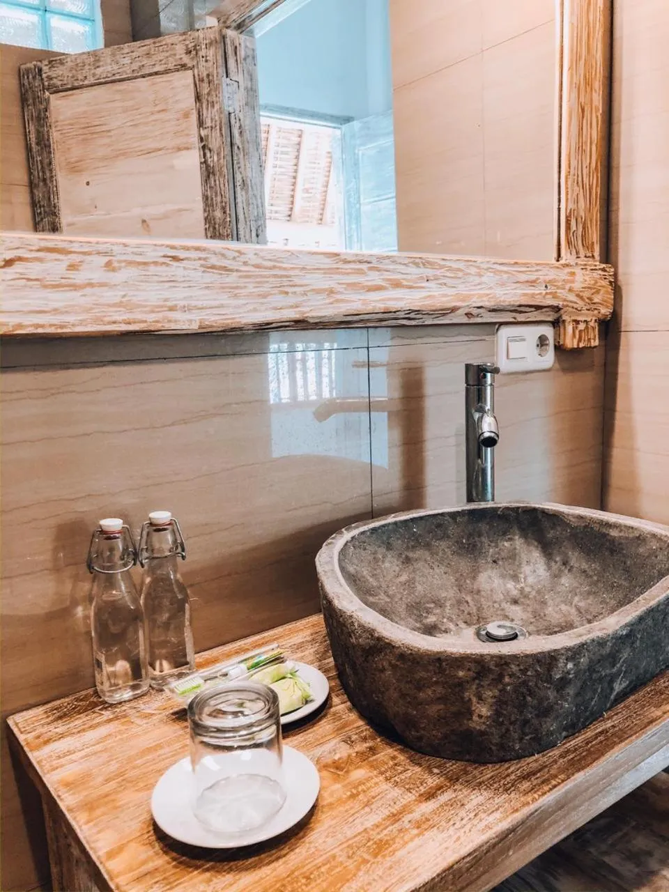 The 5 Brothers Hotel