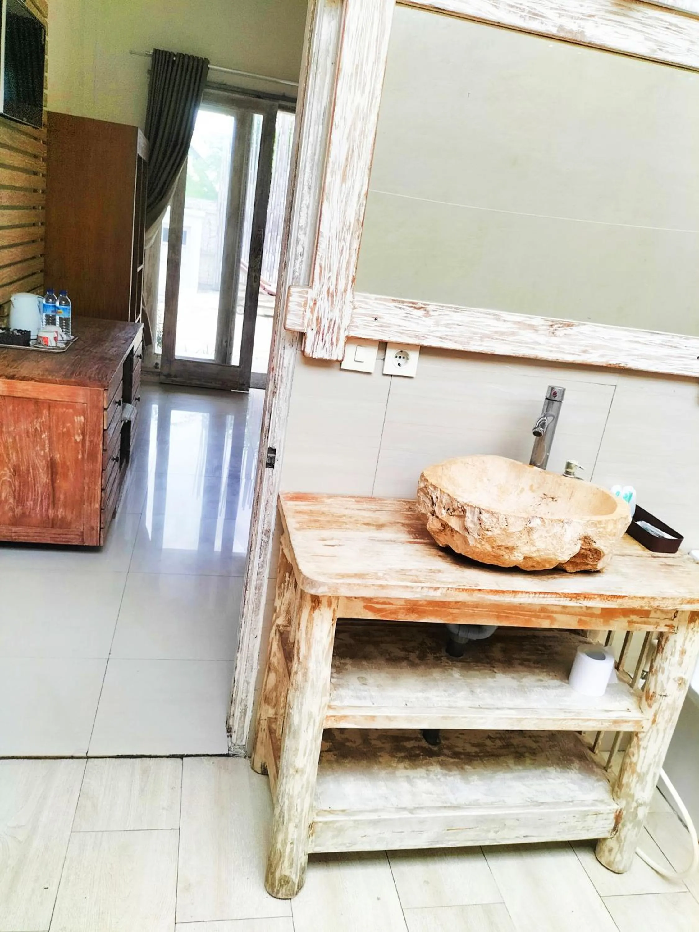 The 5 Brothers Hotel