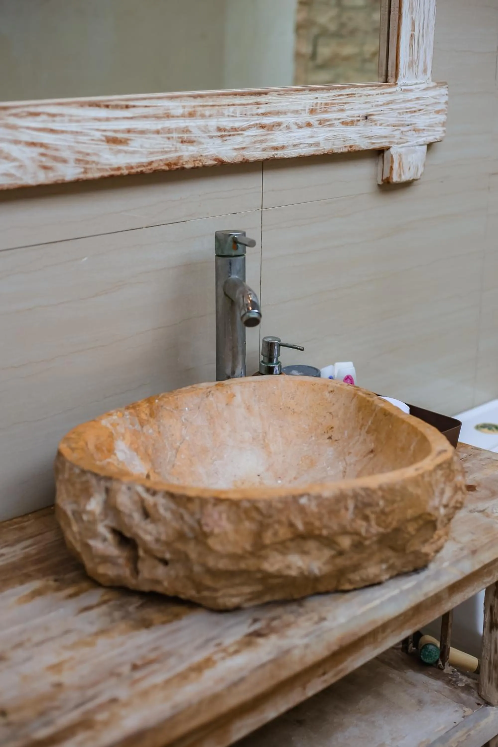 The 5 Brothers Hotel