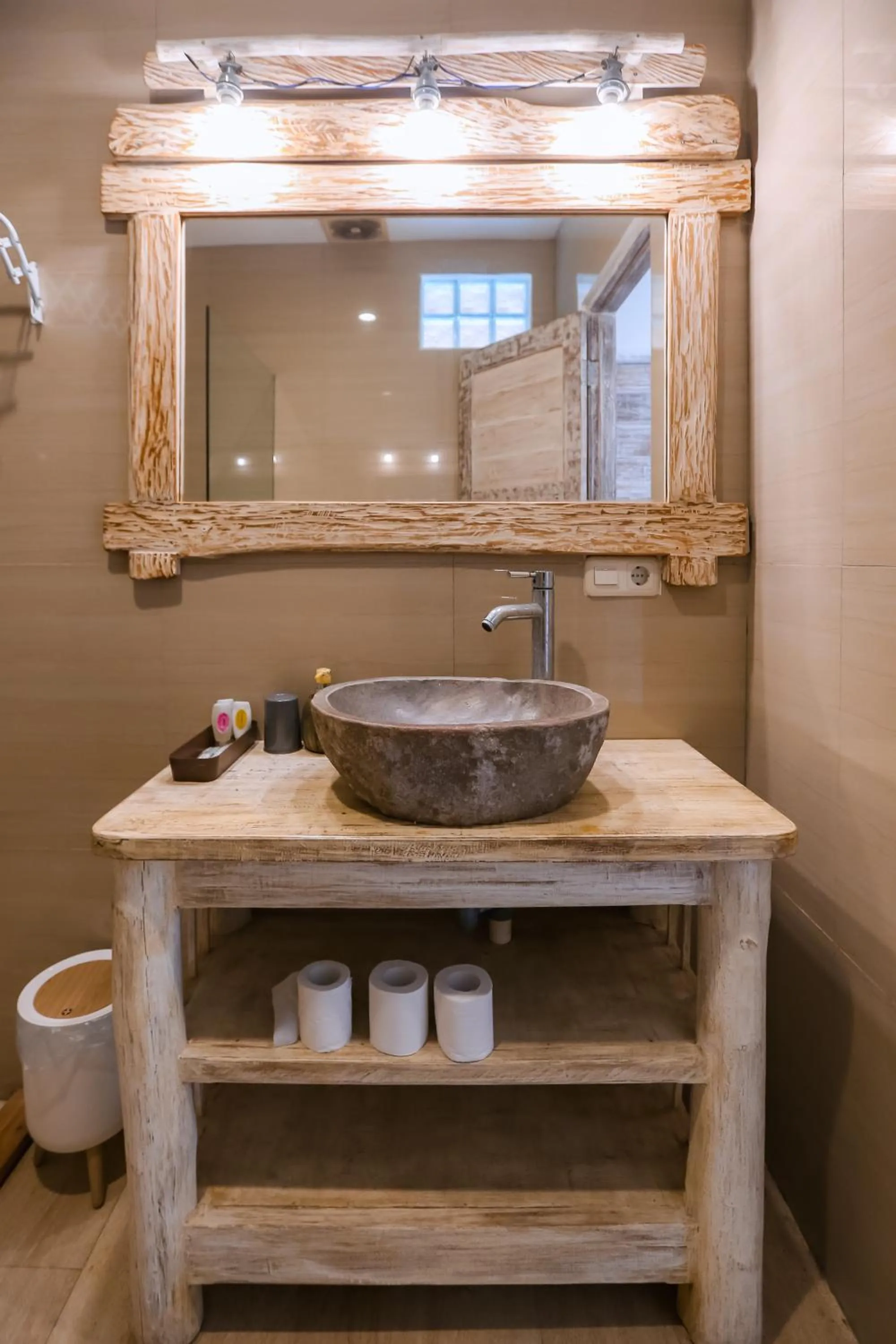 The 5 Brothers Hotel