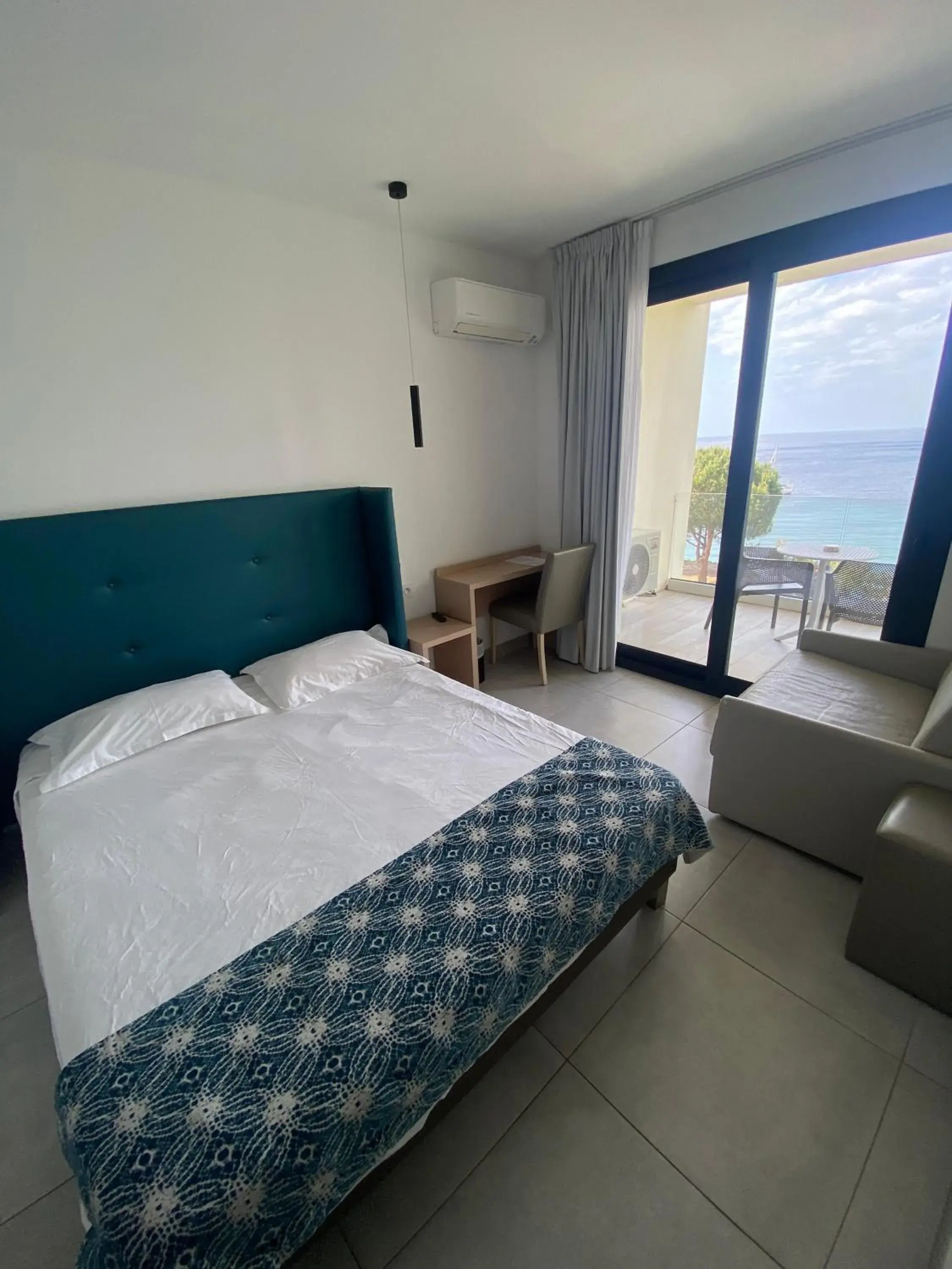 Superior Triple Room with Sea View in Hotel Restaurant Le Filosorma Superior Triple Room with Sea View in Hotel Restaurant Le Filosorma