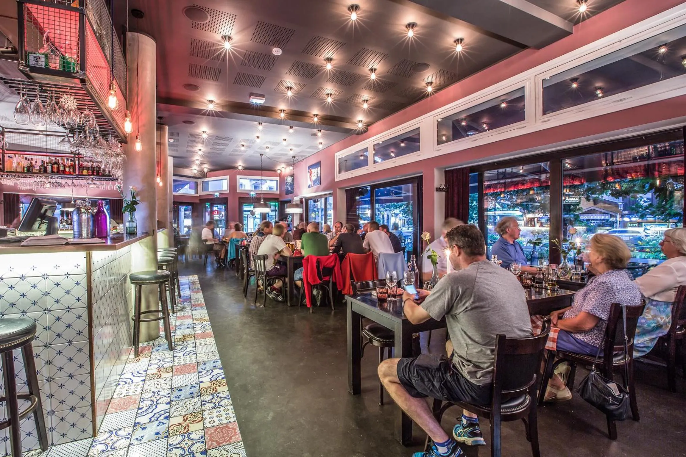 Restaurant/places to eat in Pointe Isabelle