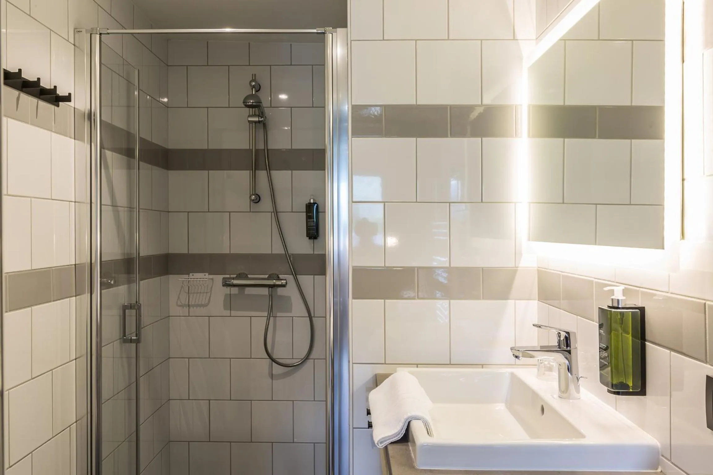 Shower in Pointe Isabelle