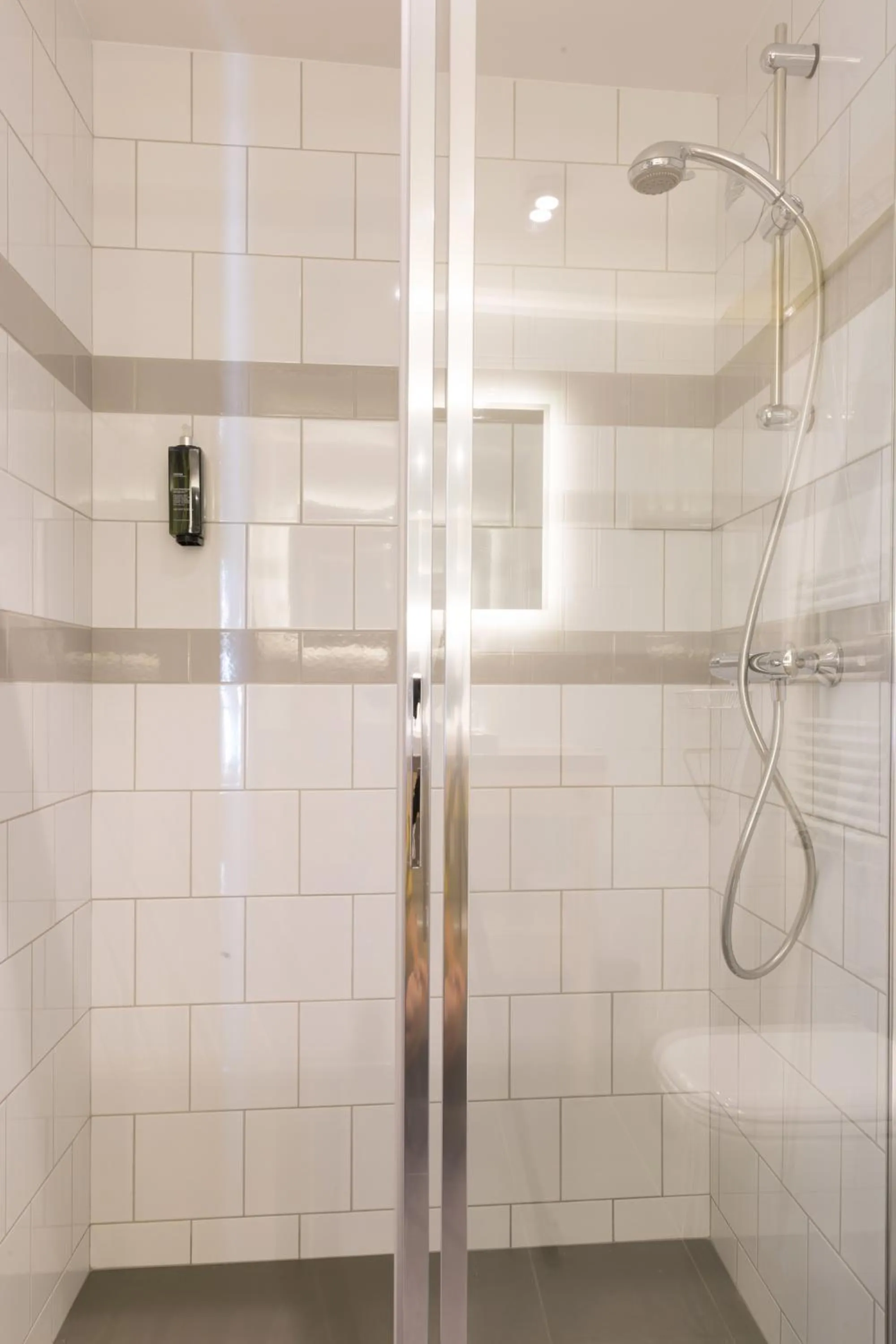 Shower in Pointe Isabelle