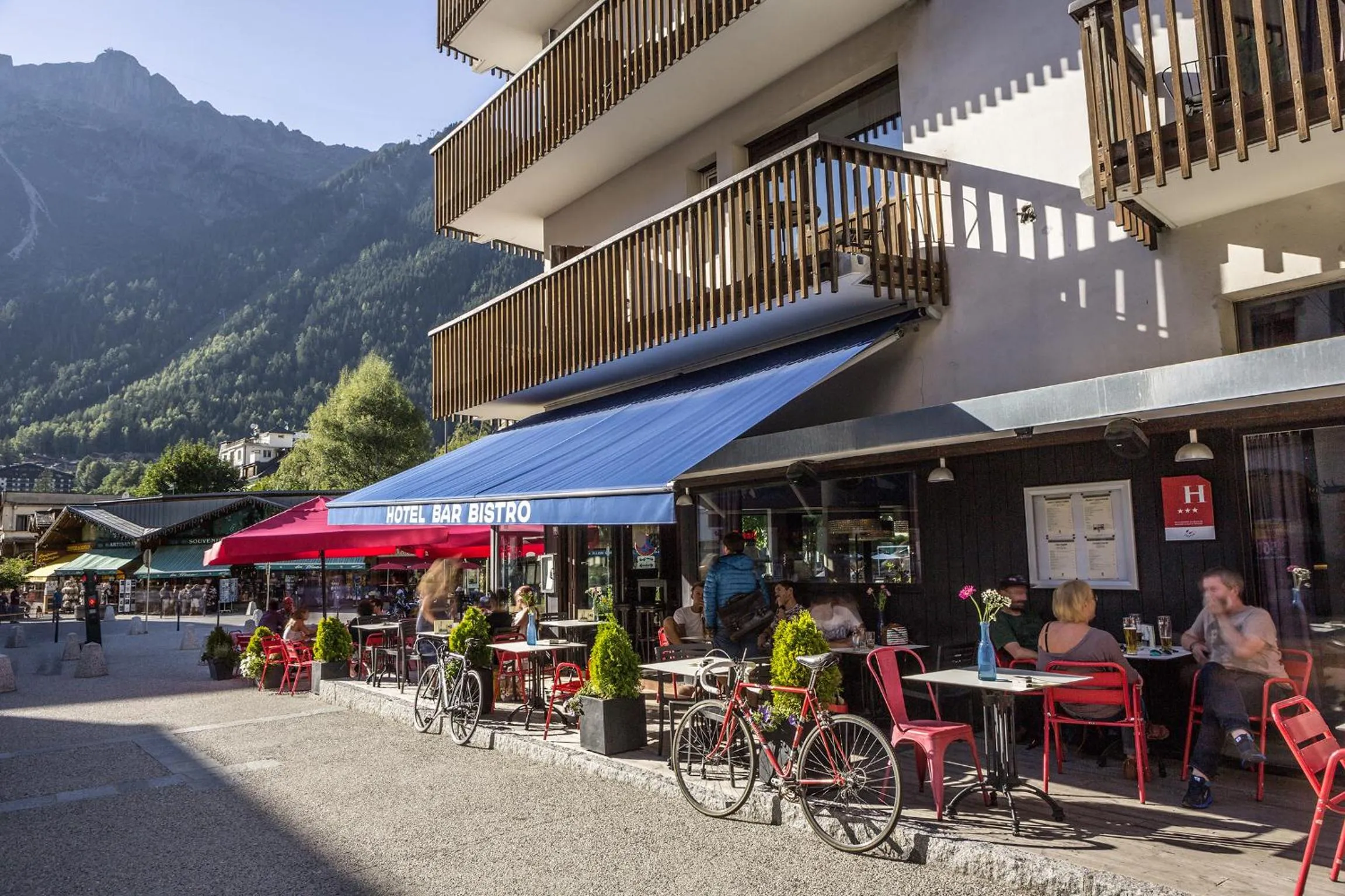 Restaurant/places to eat in Pointe Isabelle