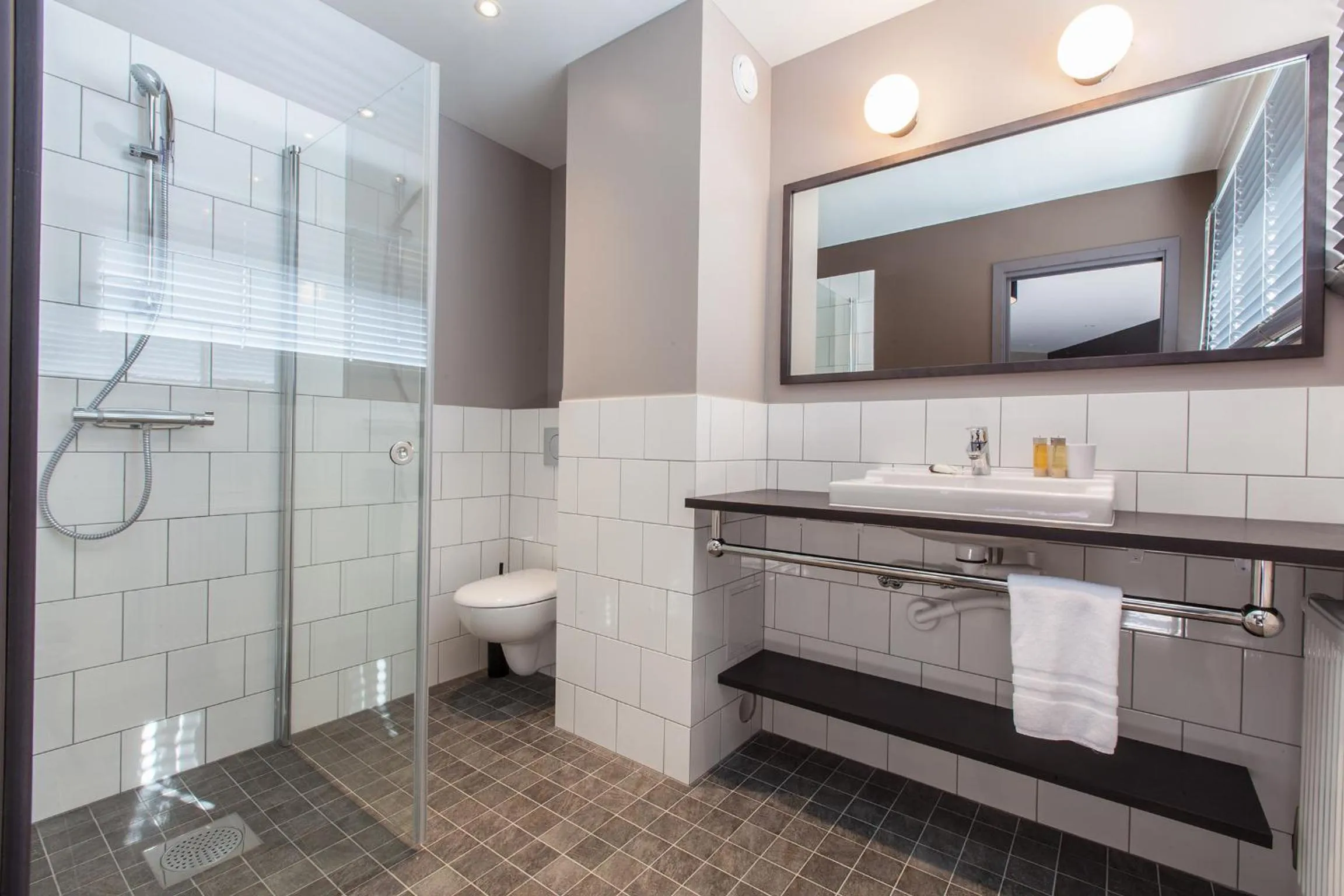 Shower in Pointe Isabelle