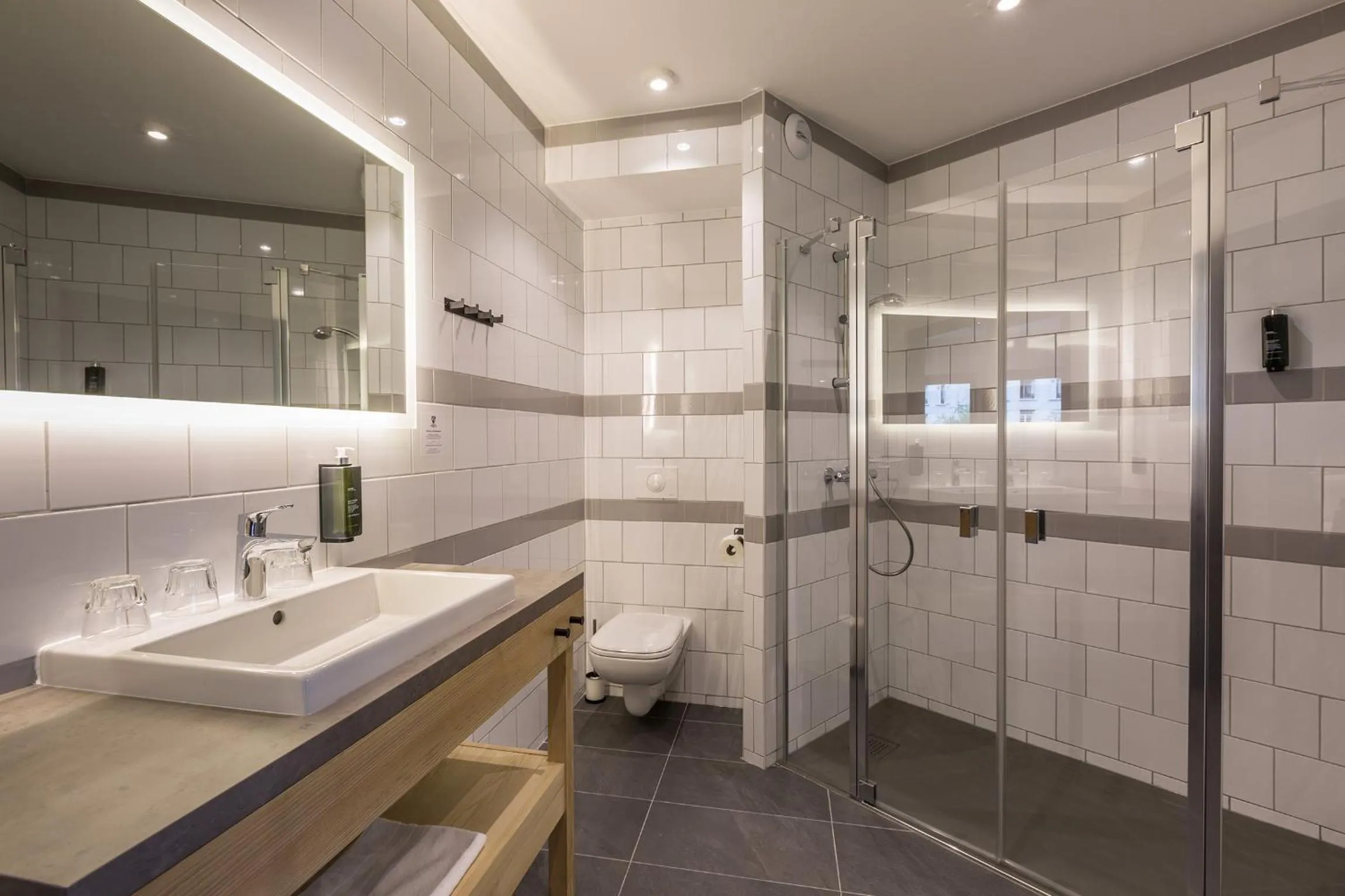 Toilet in Pointe Isabelle