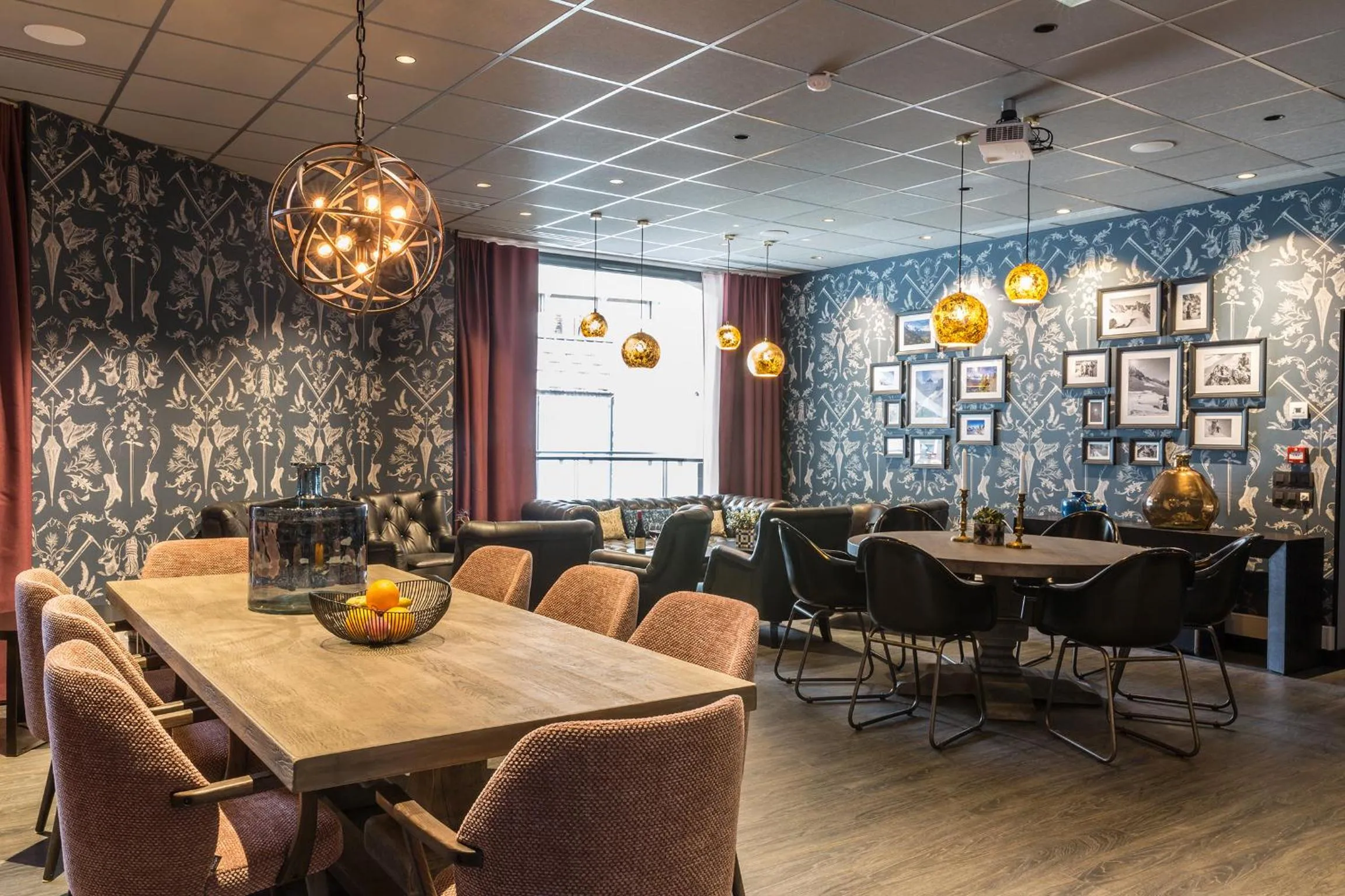 Lounge or bar in Pointe Isabelle