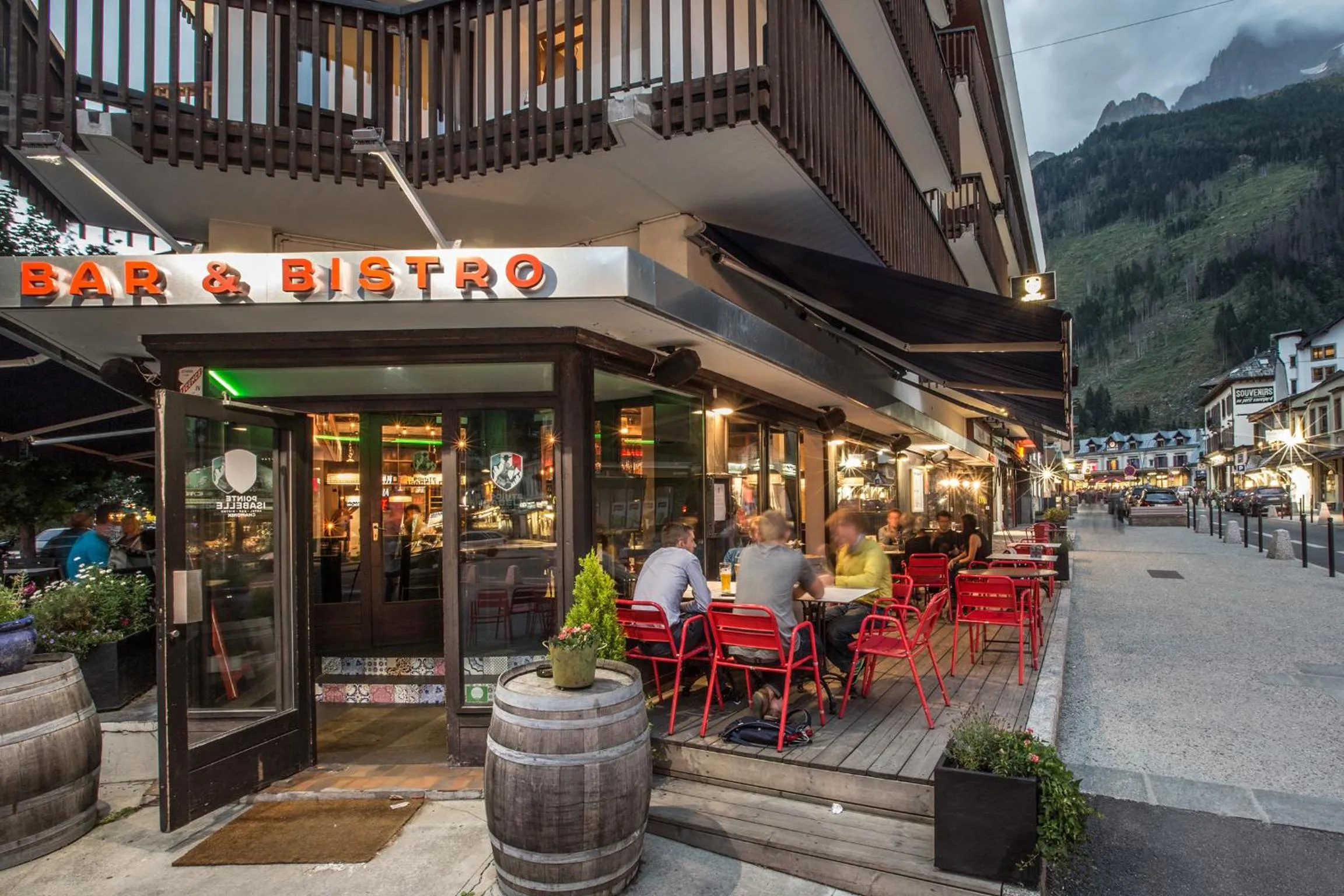 Restaurant/places to eat in Pointe Isabelle