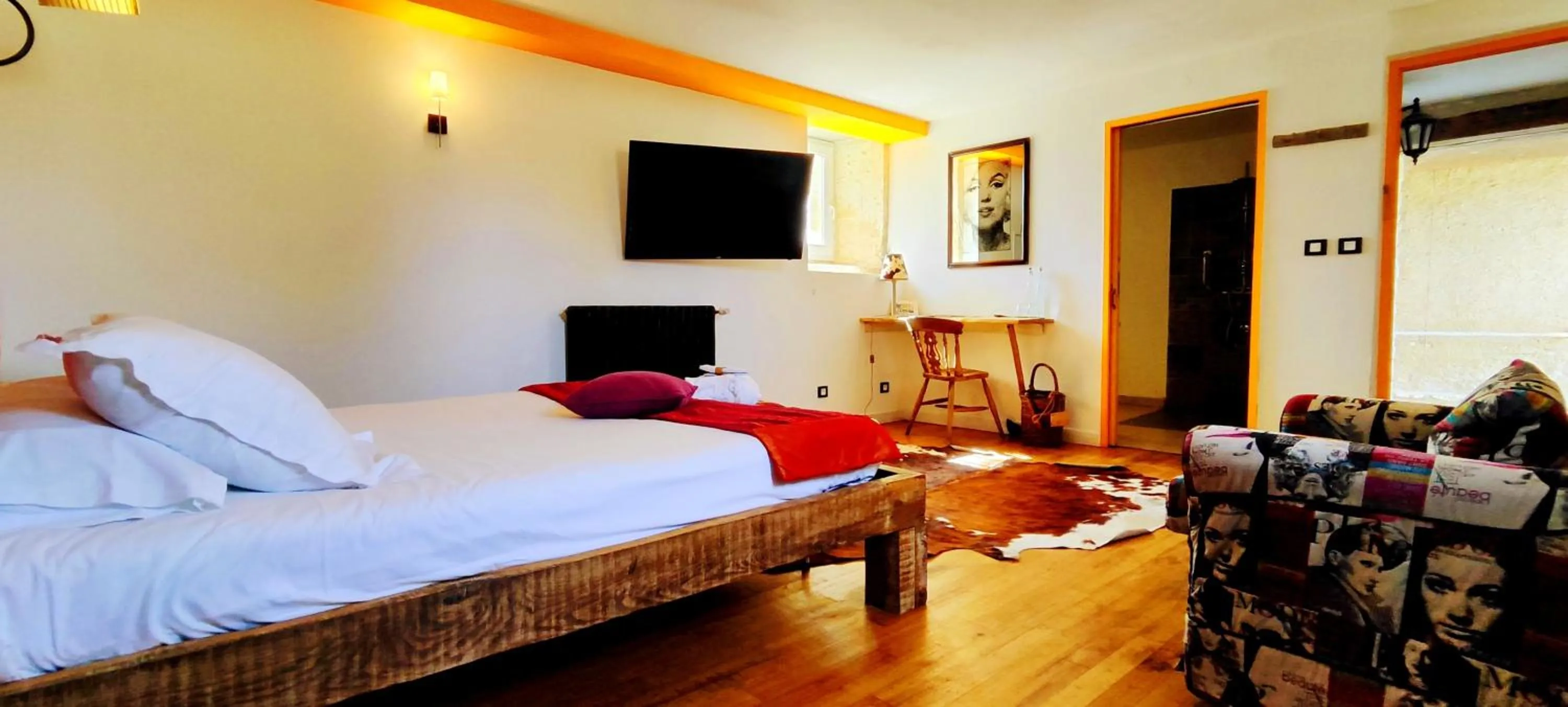 Bed in Logis Hotels Domaine du Châtelard