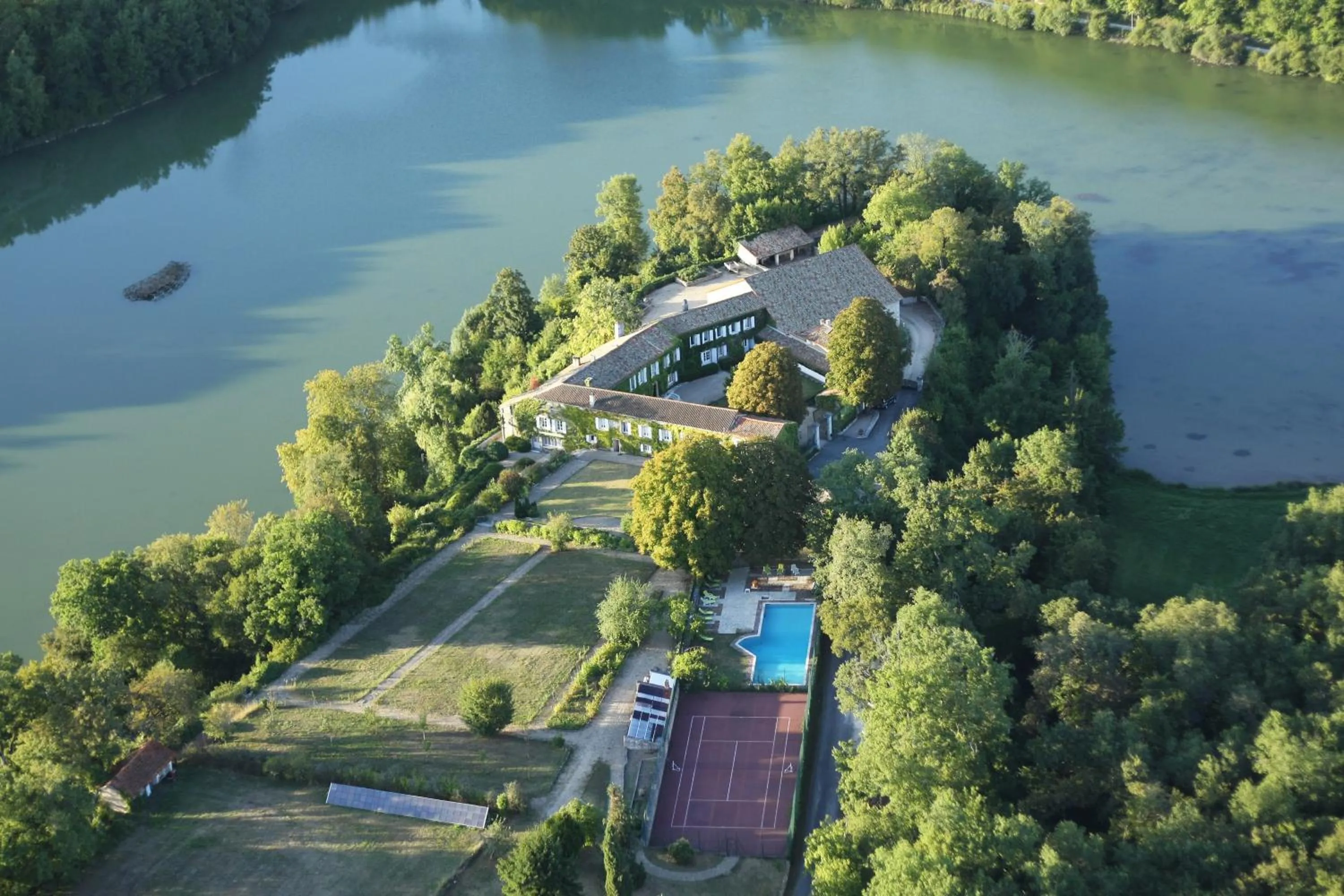 Logis Hotels Domaine du Châtelard