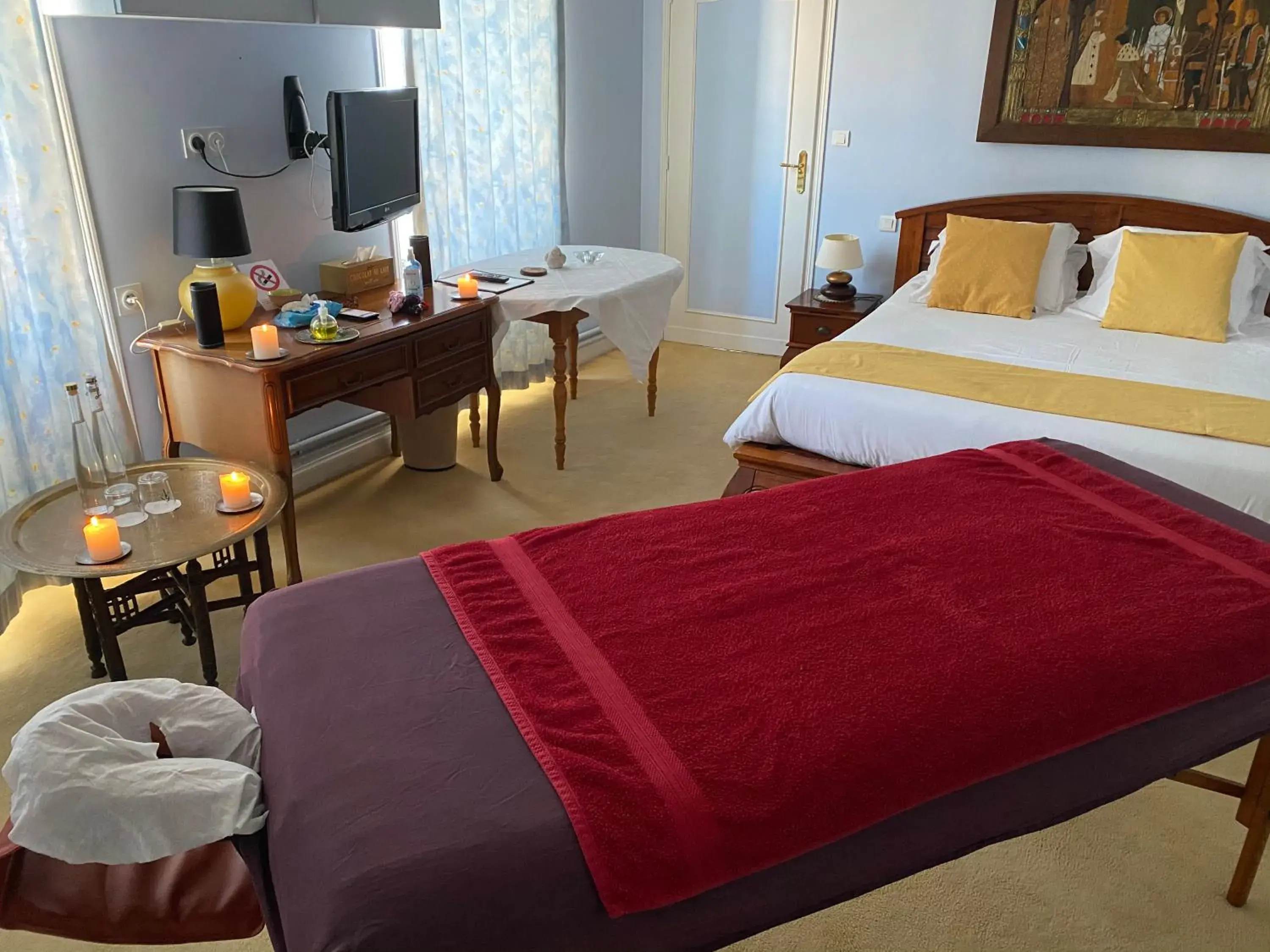 Bedroom in Logis Hotels Domaine du Châtelard Bedroom in Logis Hotels Domaine du Châtelard