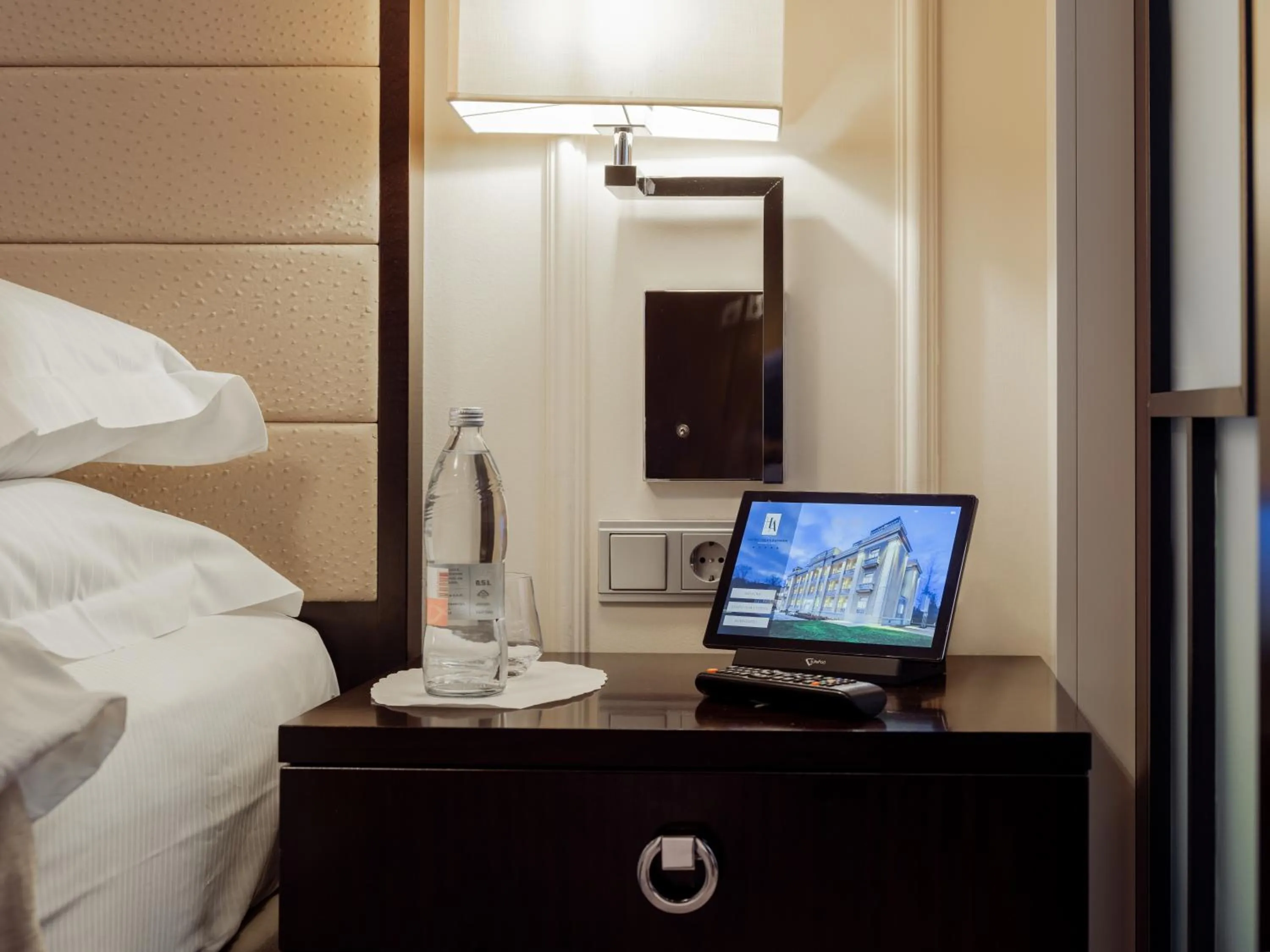 TV and multimedia, Bed in Hotel Aleksander Medical & SPA