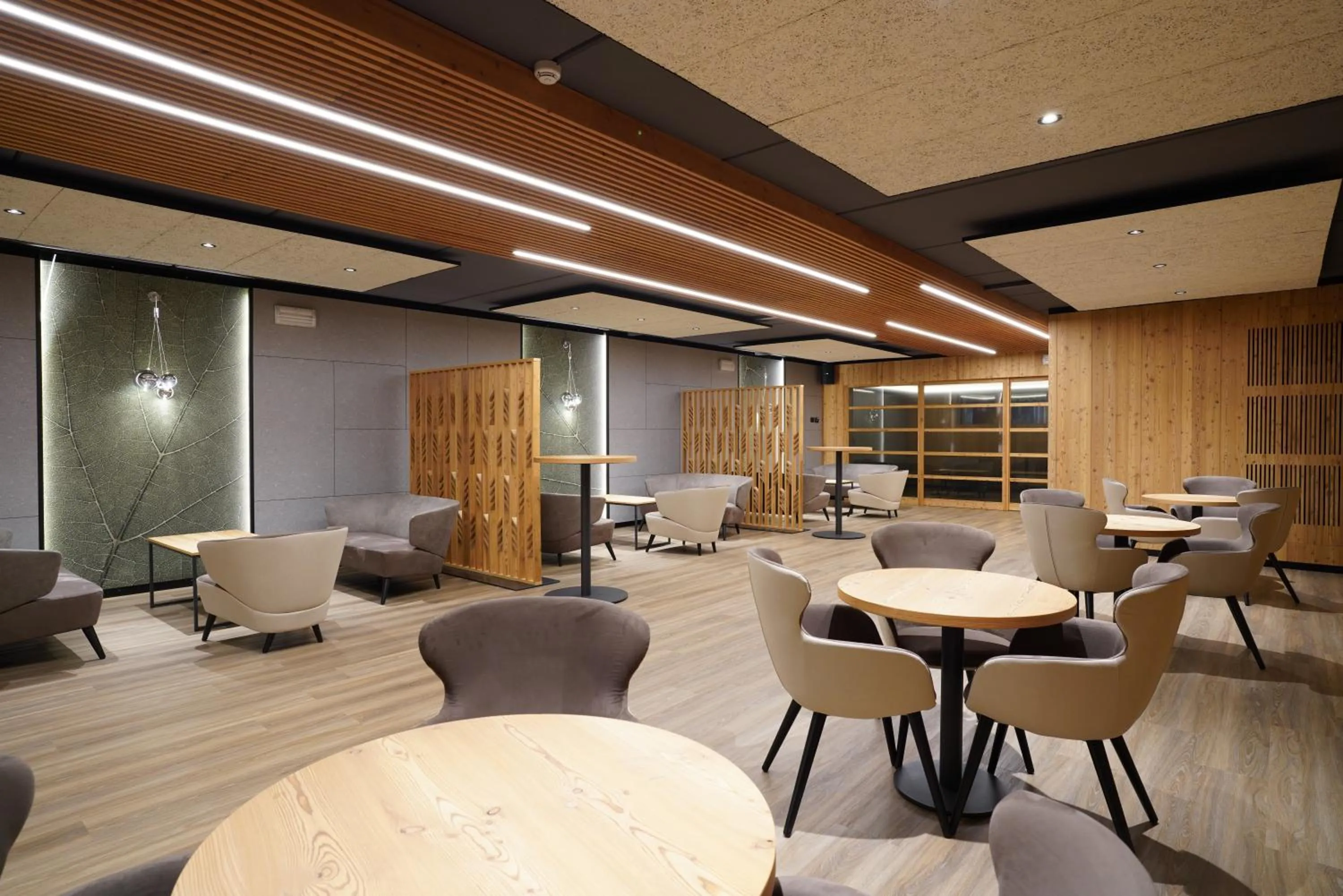 Communal lounge/ TV room in Hotel Alpen