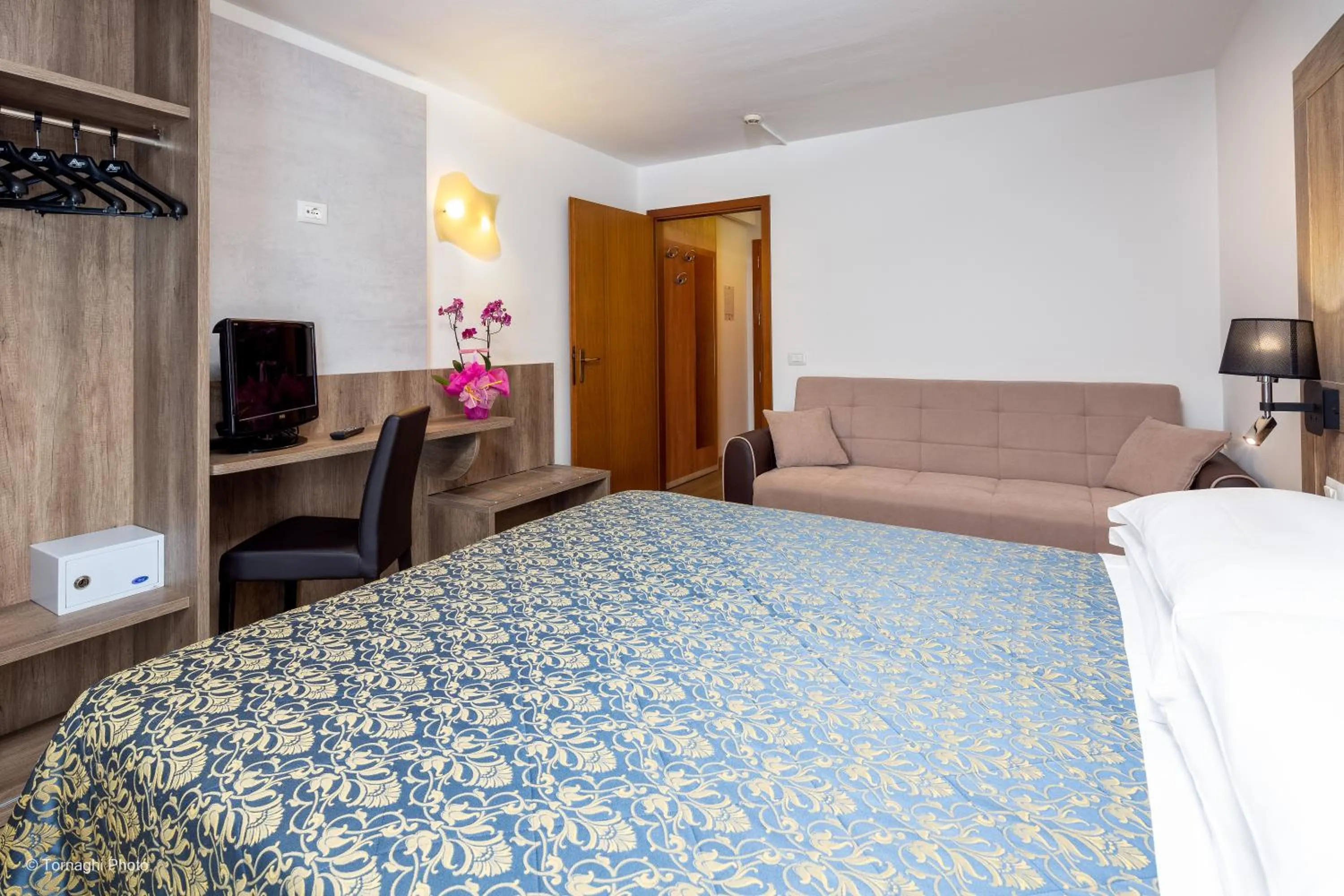 Bedroom, Bed in Hotel Alpen