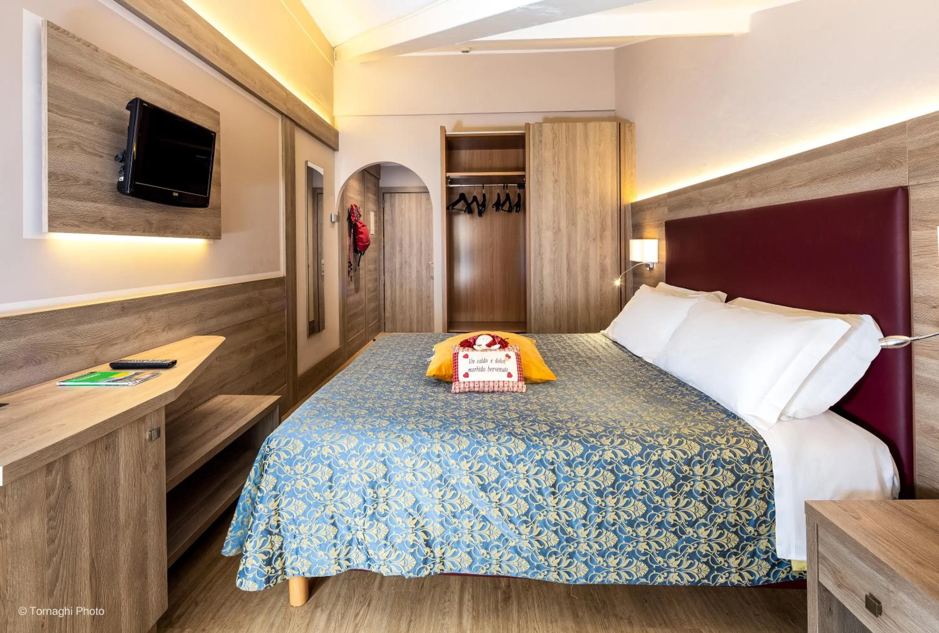 Bedroom, Bed in Hotel Alpen