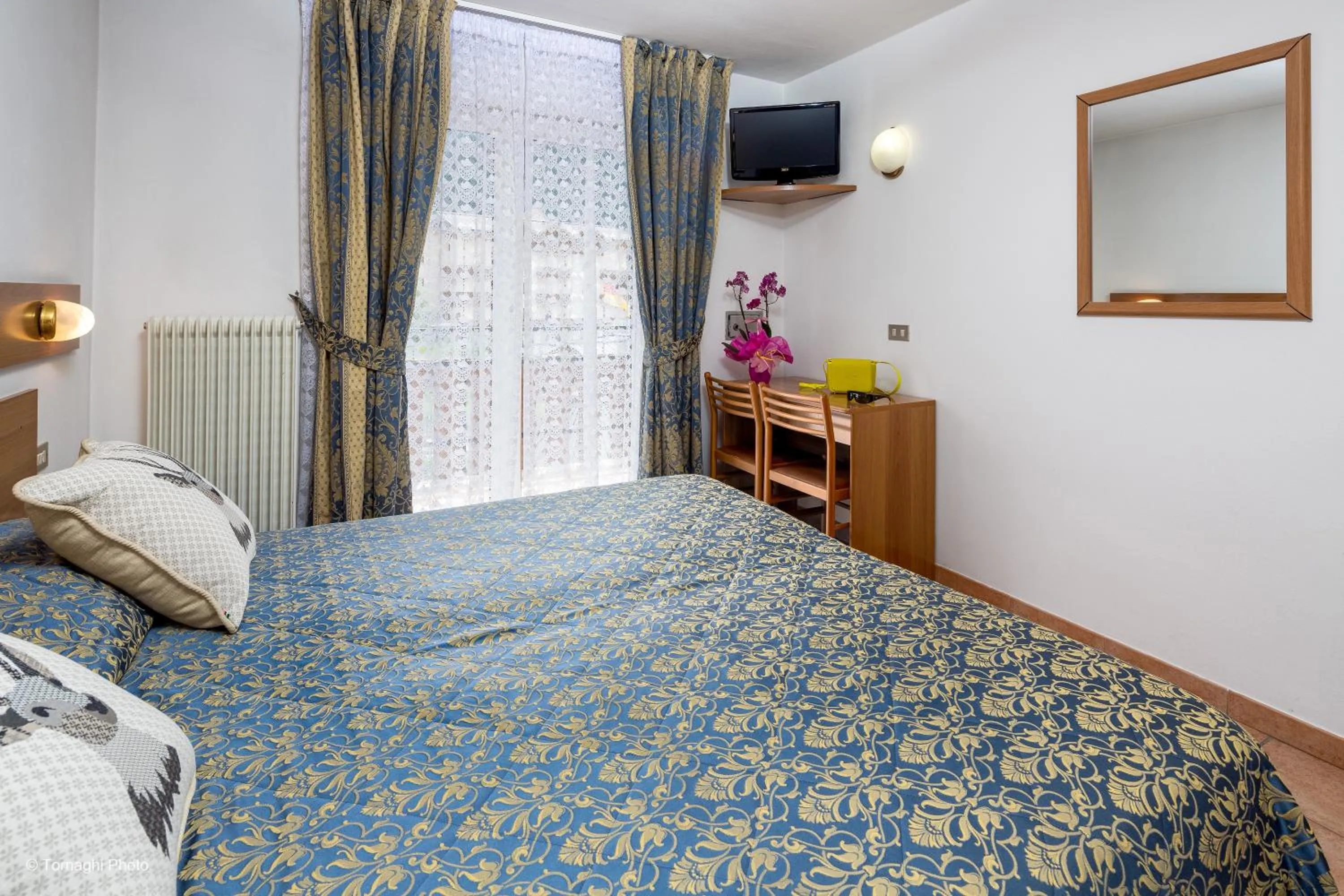 Bedroom, Bed in Hotel Alpen