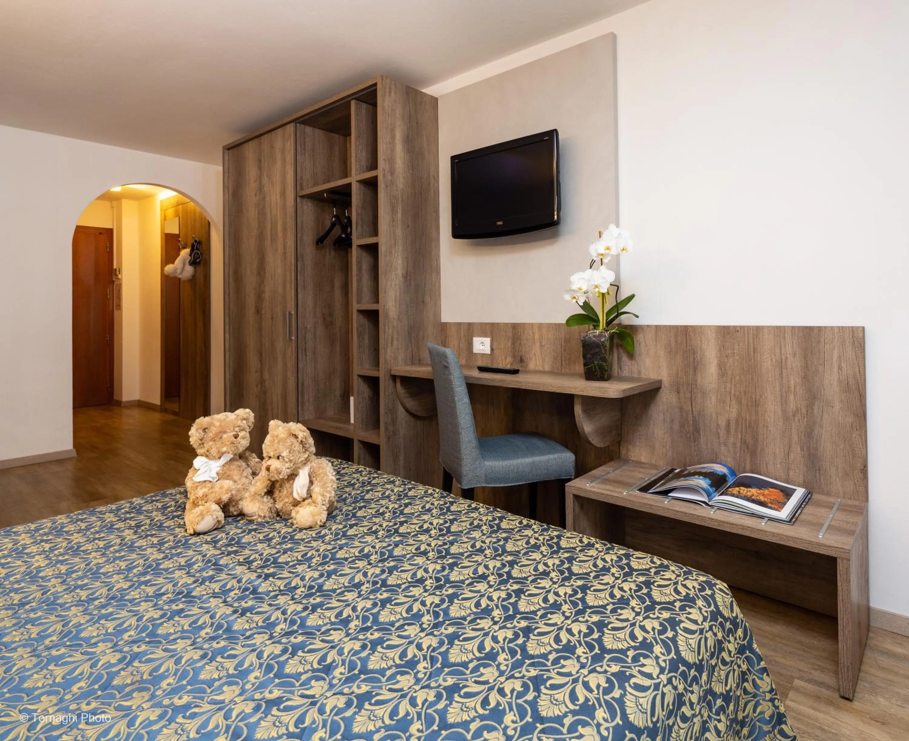 Bedroom, Bed in Hotel Alpen