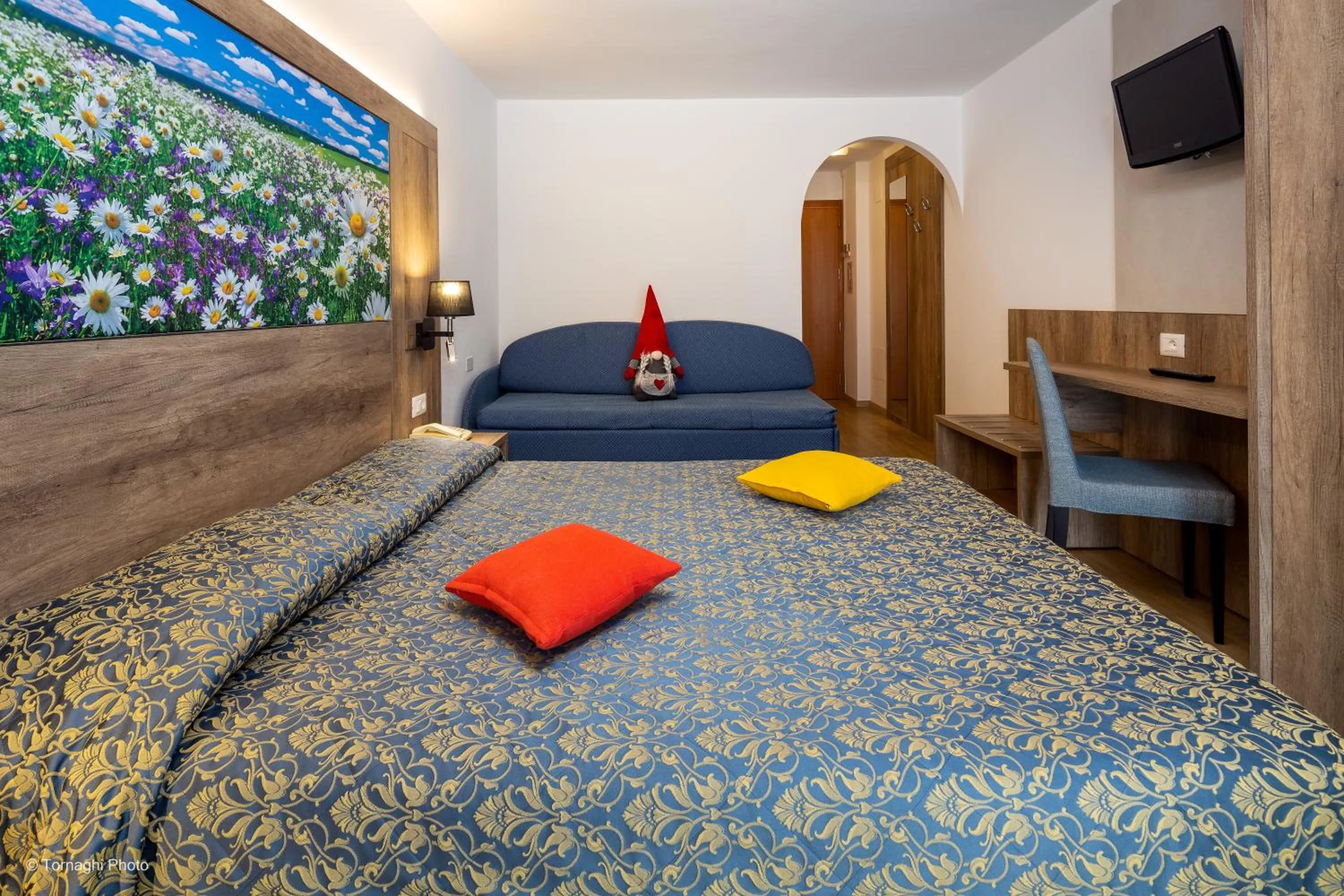 Bedroom, Bed in Hotel Alpen