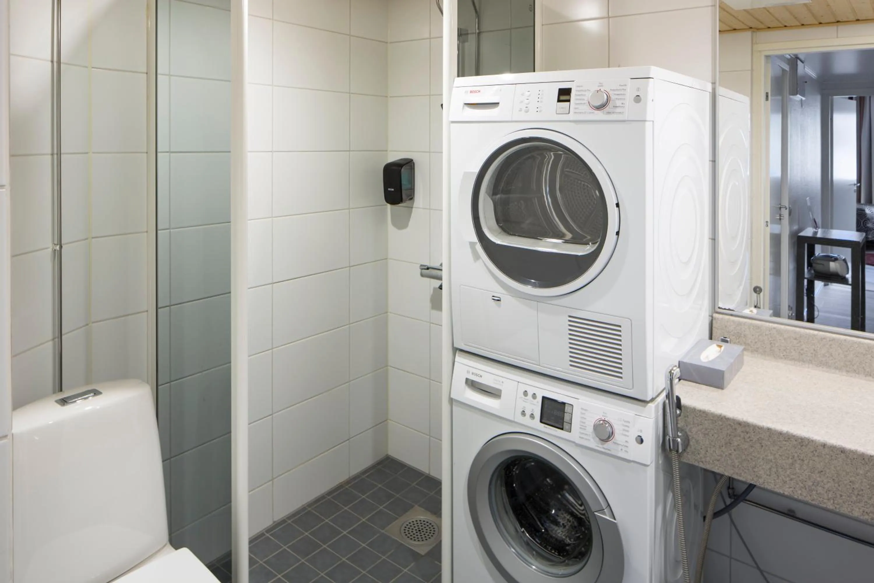Shower in Holiday Club Kuusamon Tropiikki Apartments