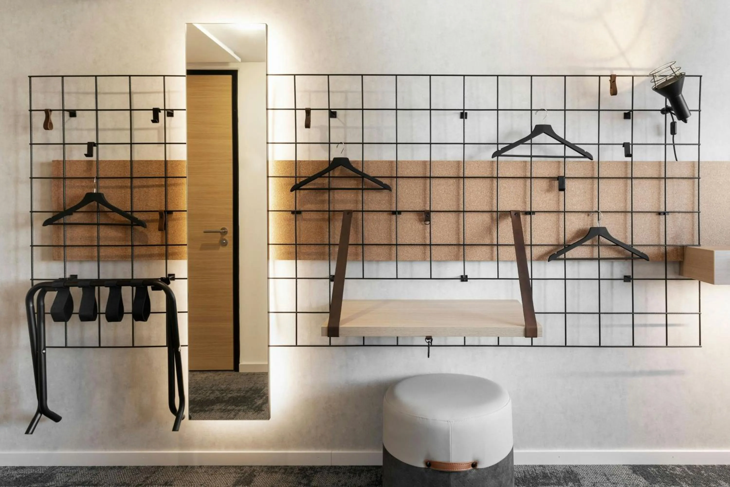 Photo of the whole room in Moxy Zurich