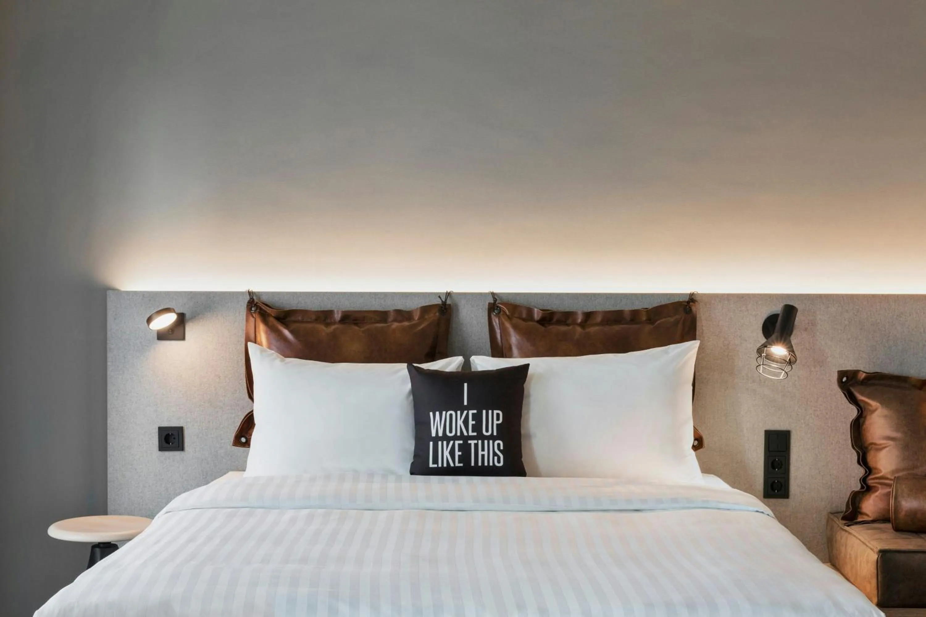 Photo of the whole room, Bed in Moxy Zurich