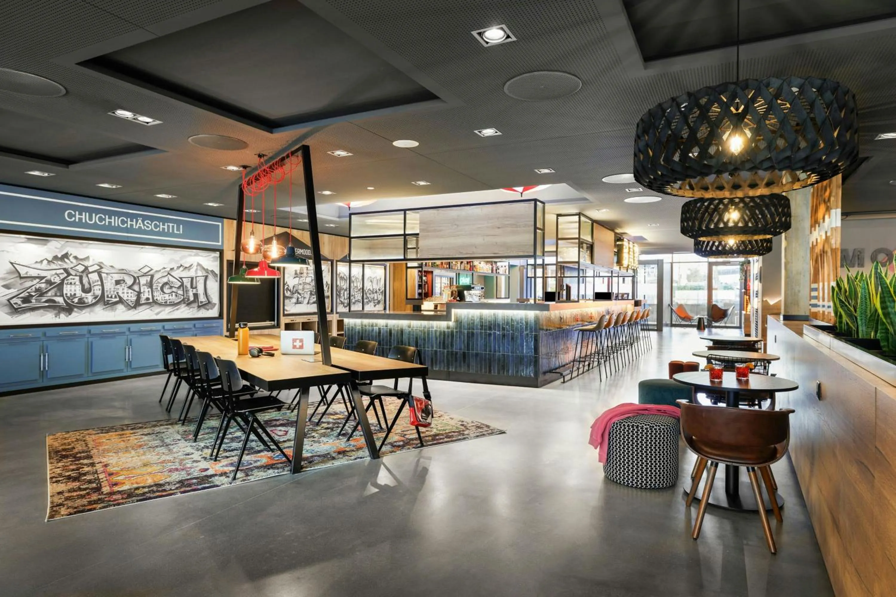 Restaurant/places to eat in Moxy Zurich