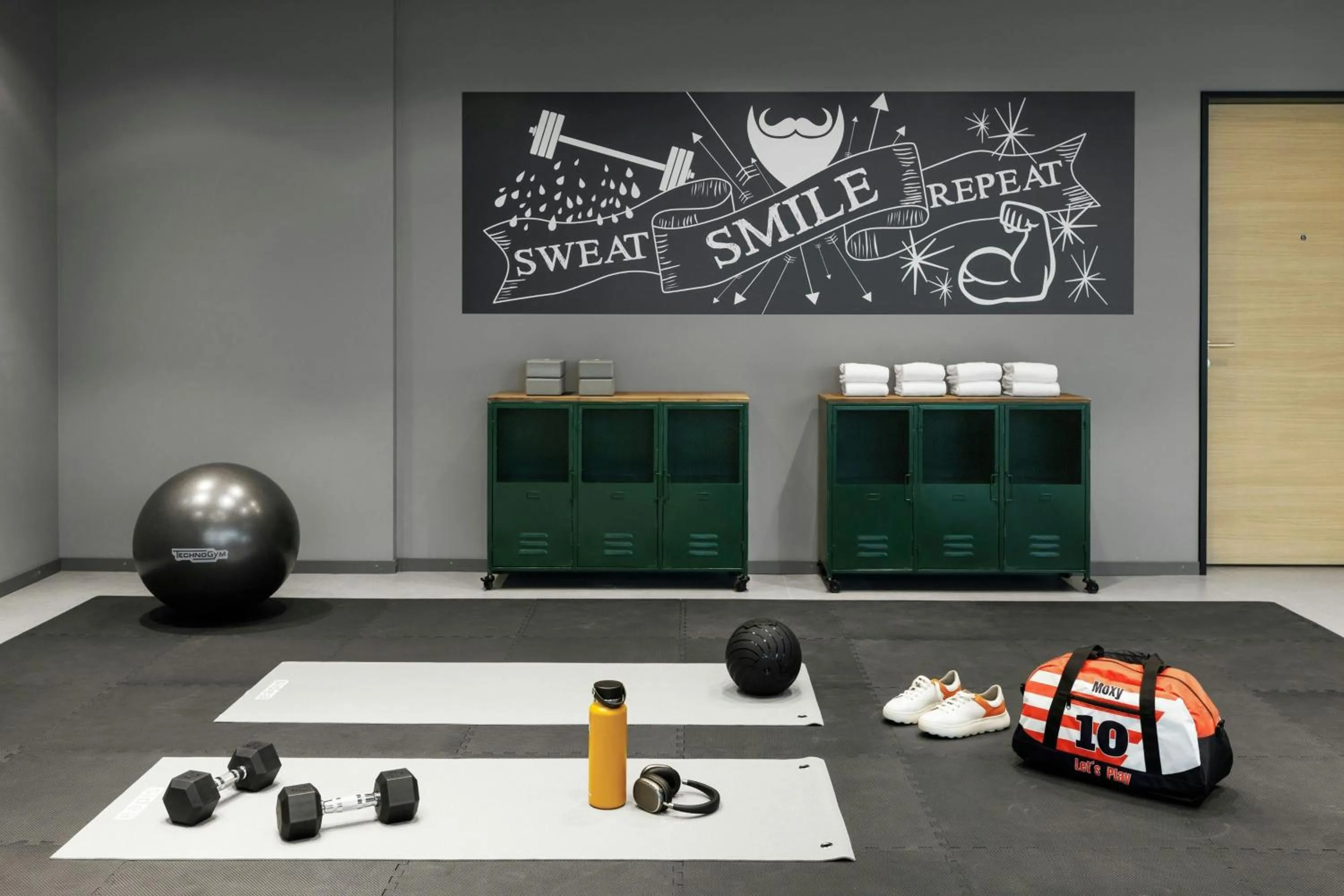 Fitness centre/facilities in Moxy Zurich