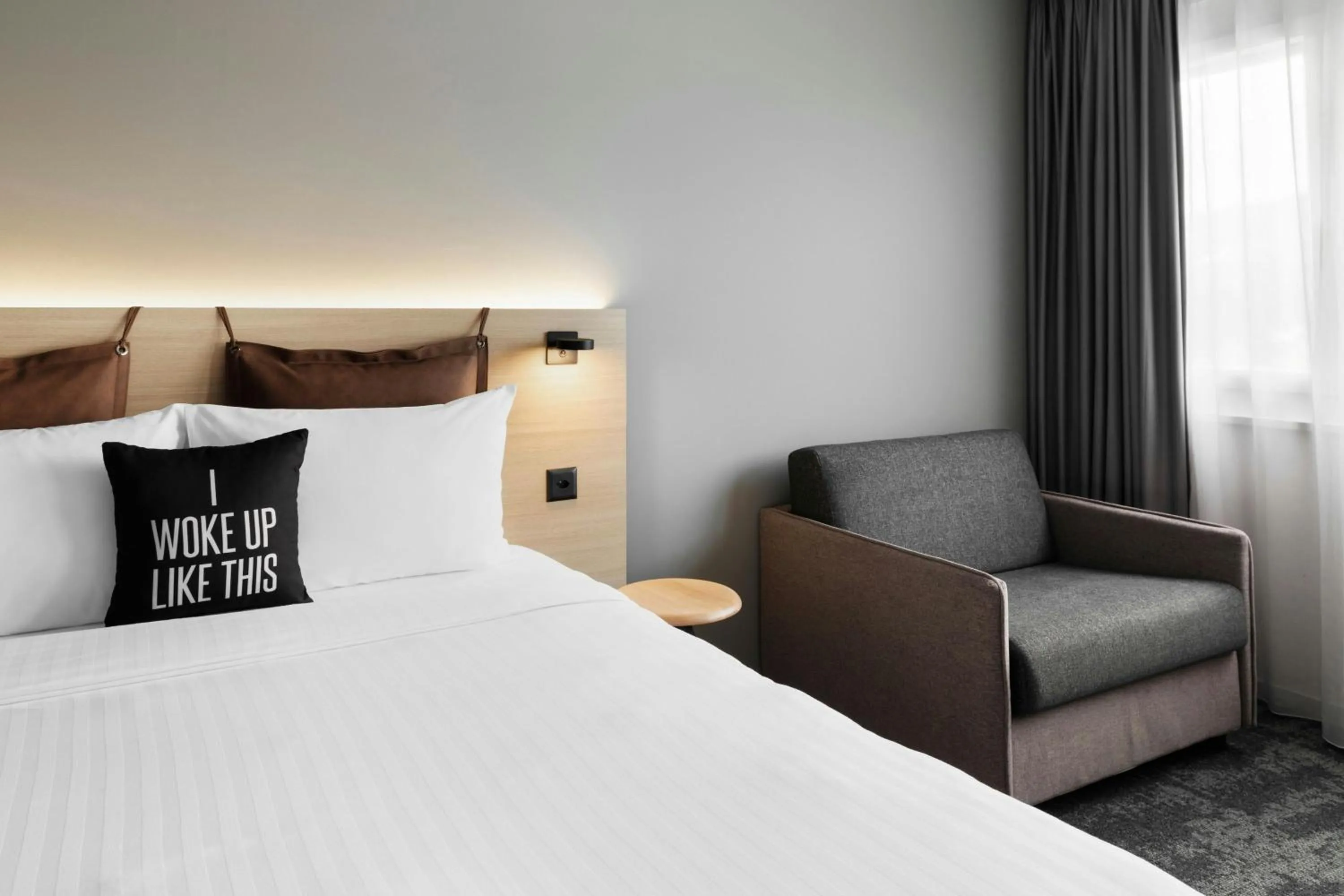 Photo of the whole room, Bed in Moxy Zurich
