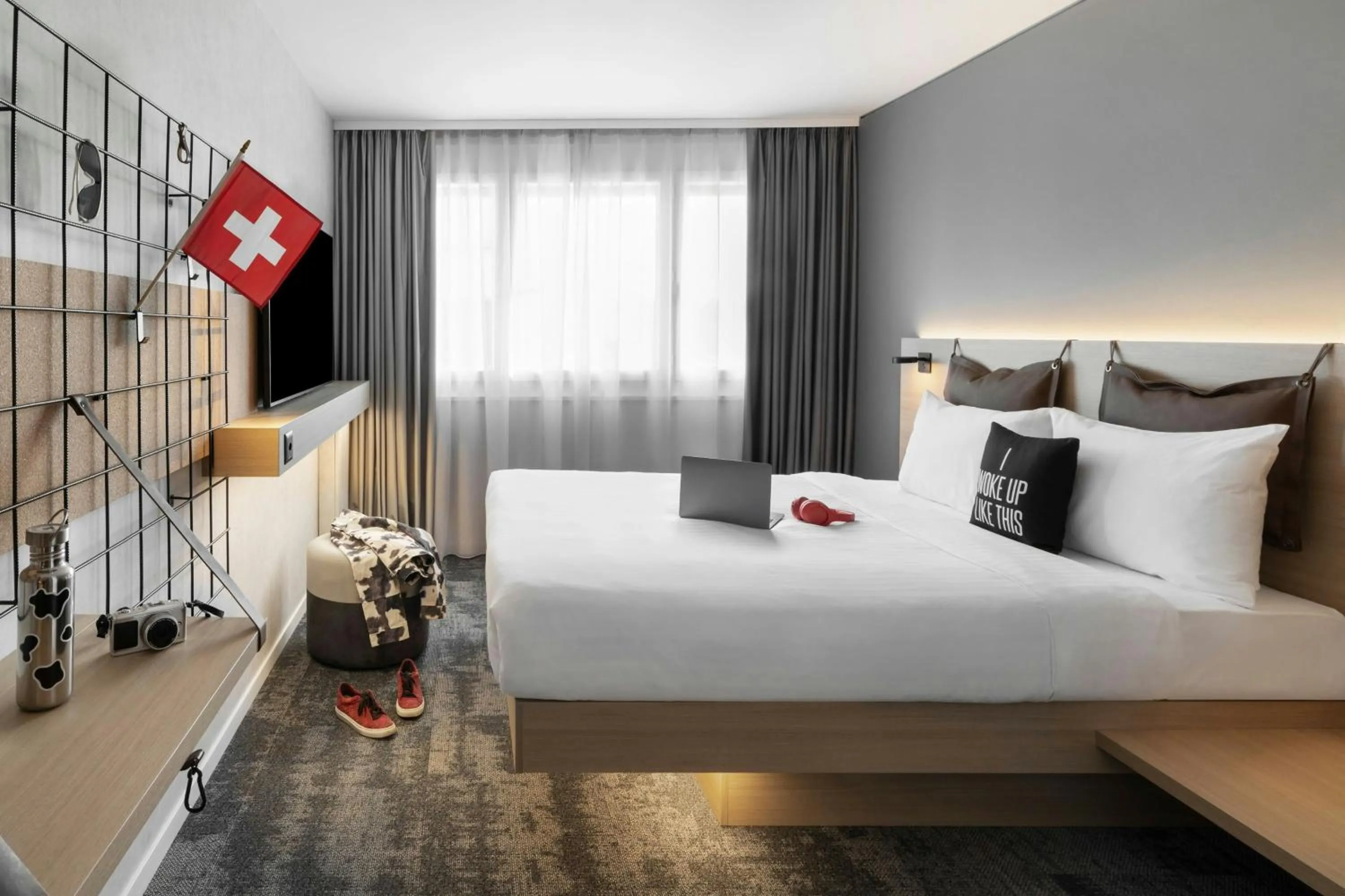 Photo of the whole room, Bed in Moxy Zurich