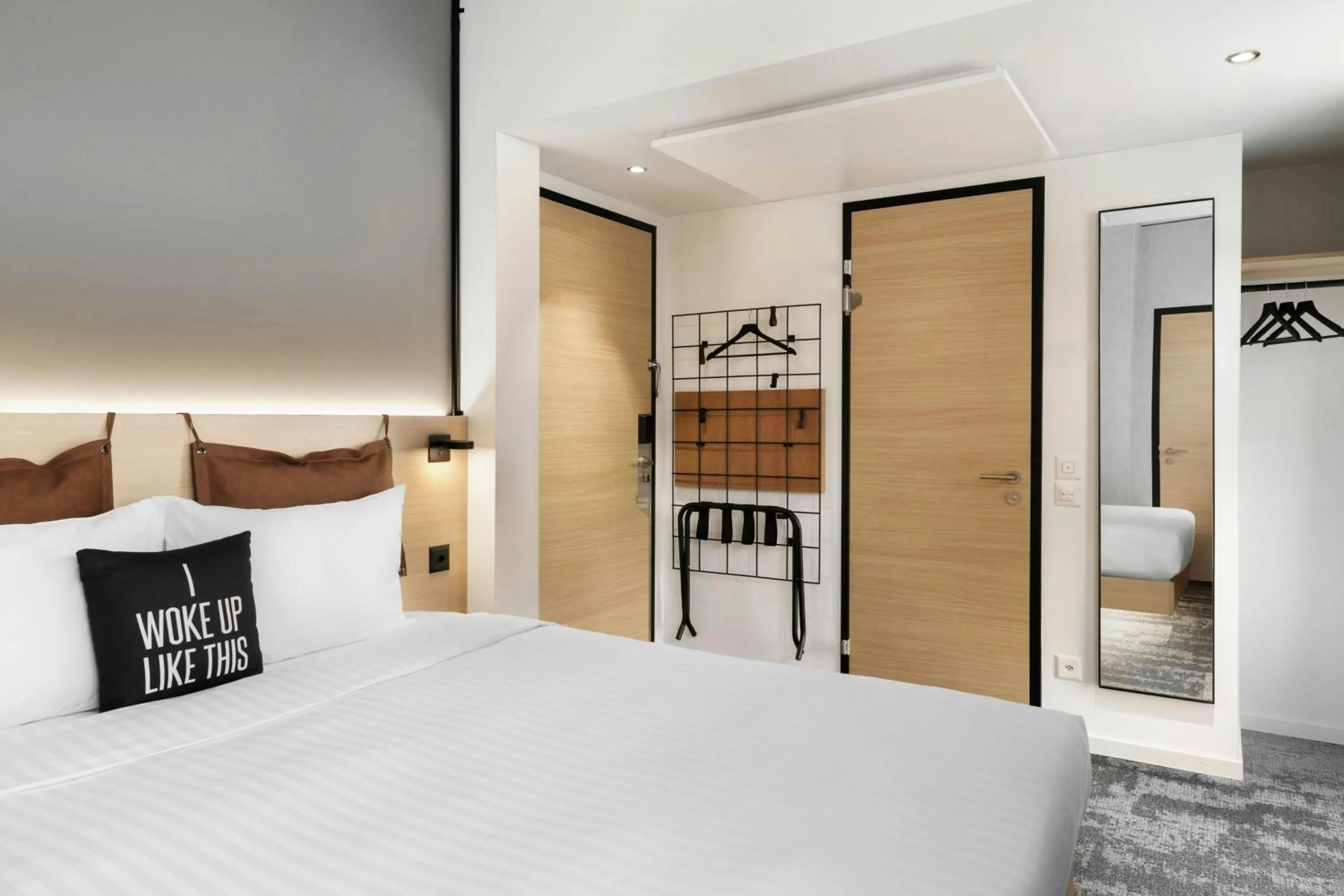 Photo of the whole room, Bed in Moxy Zurich