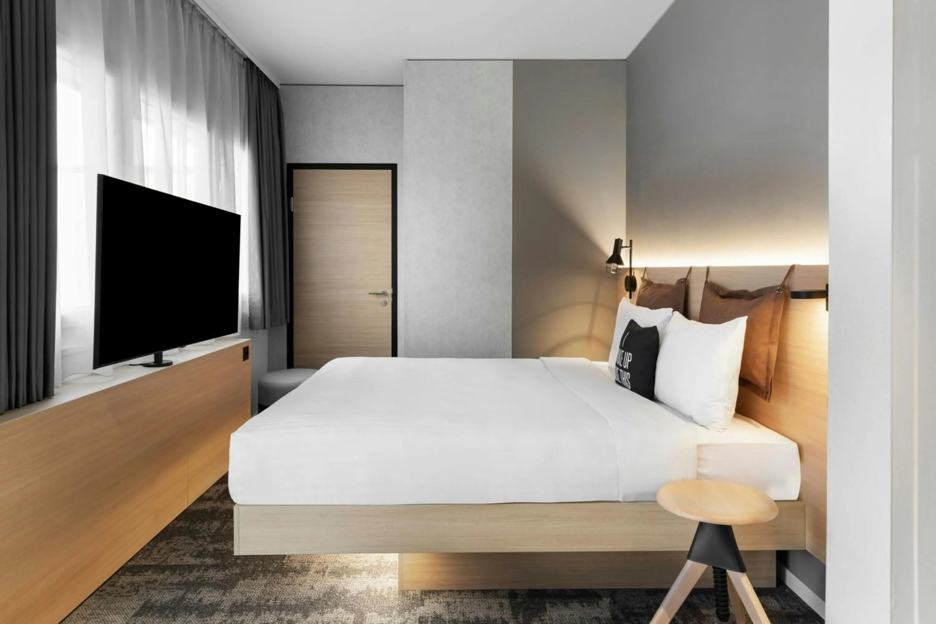 Photo of the whole room, Bed in Moxy Zurich