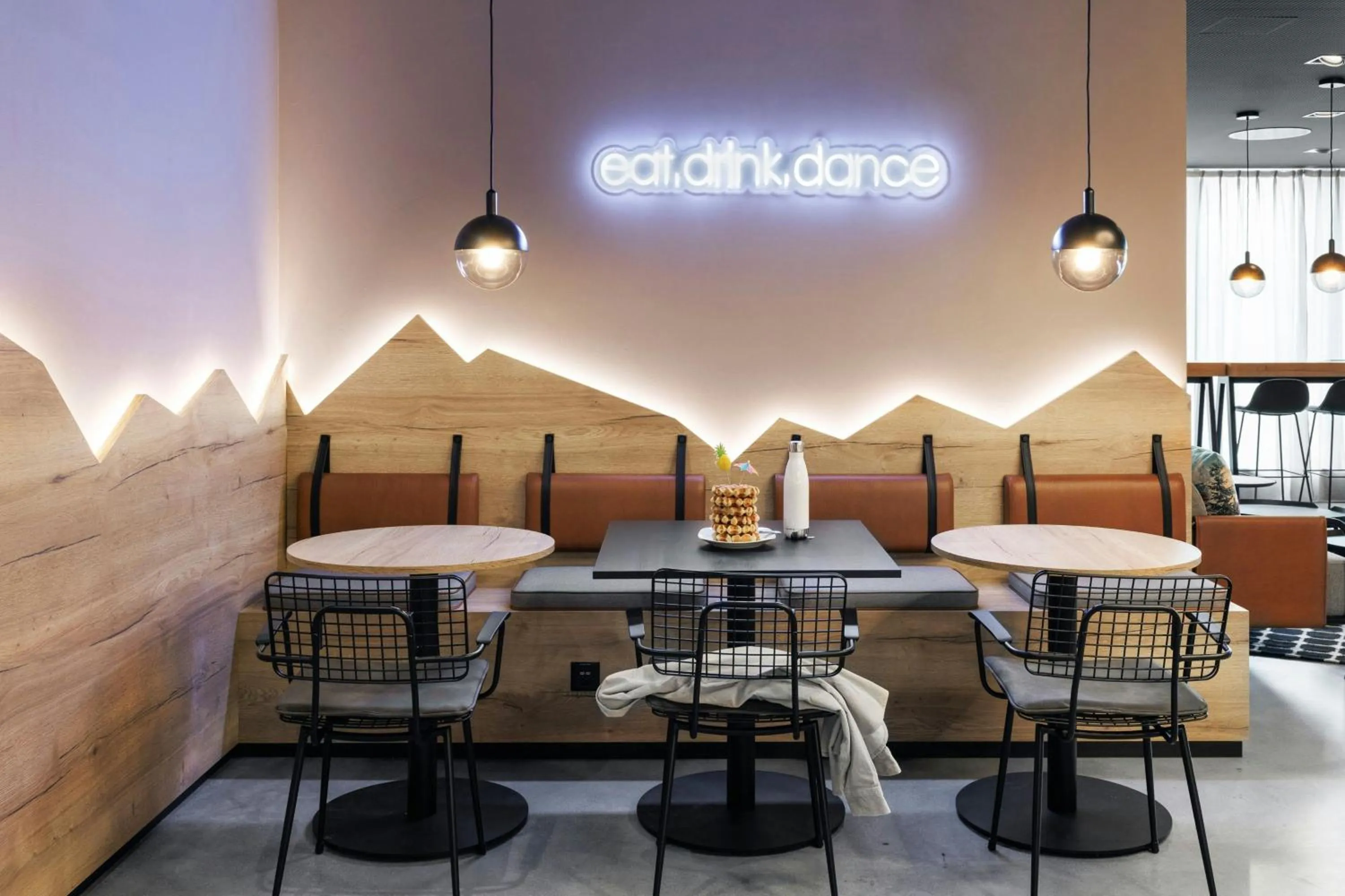 Restaurant/places to eat in Moxy Zurich