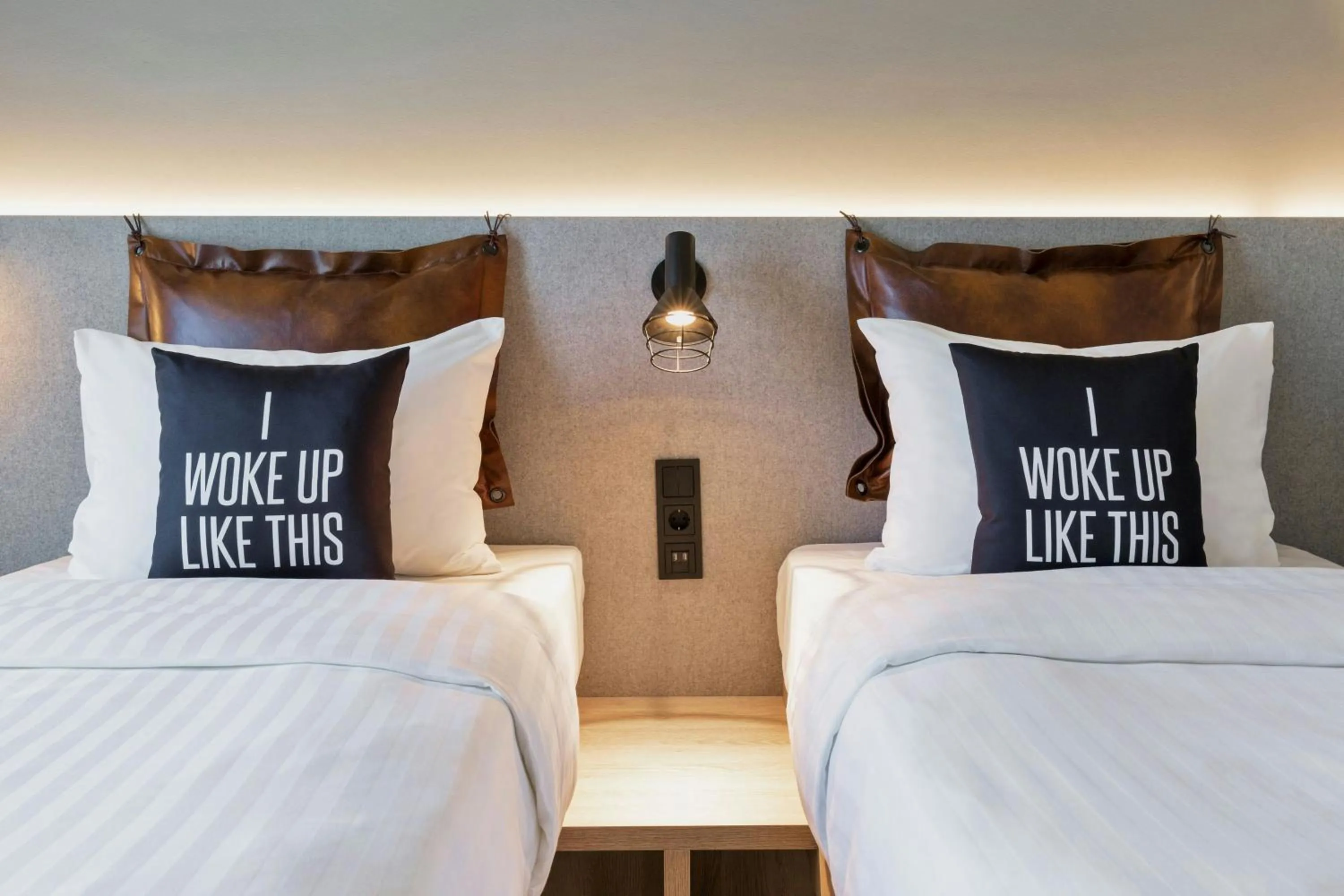 Photo of the whole room, Bed in Moxy Zurich